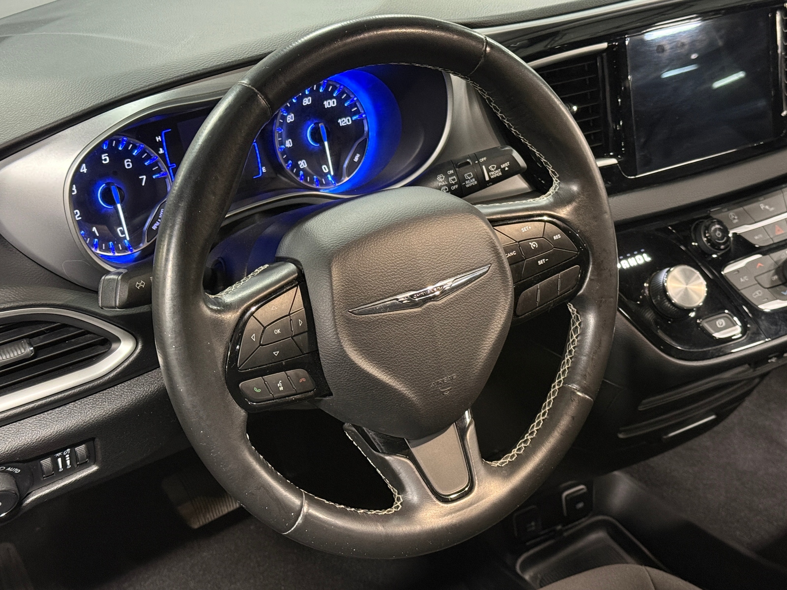 Thumbnail: 2020 Chrysler Pacifica - 5