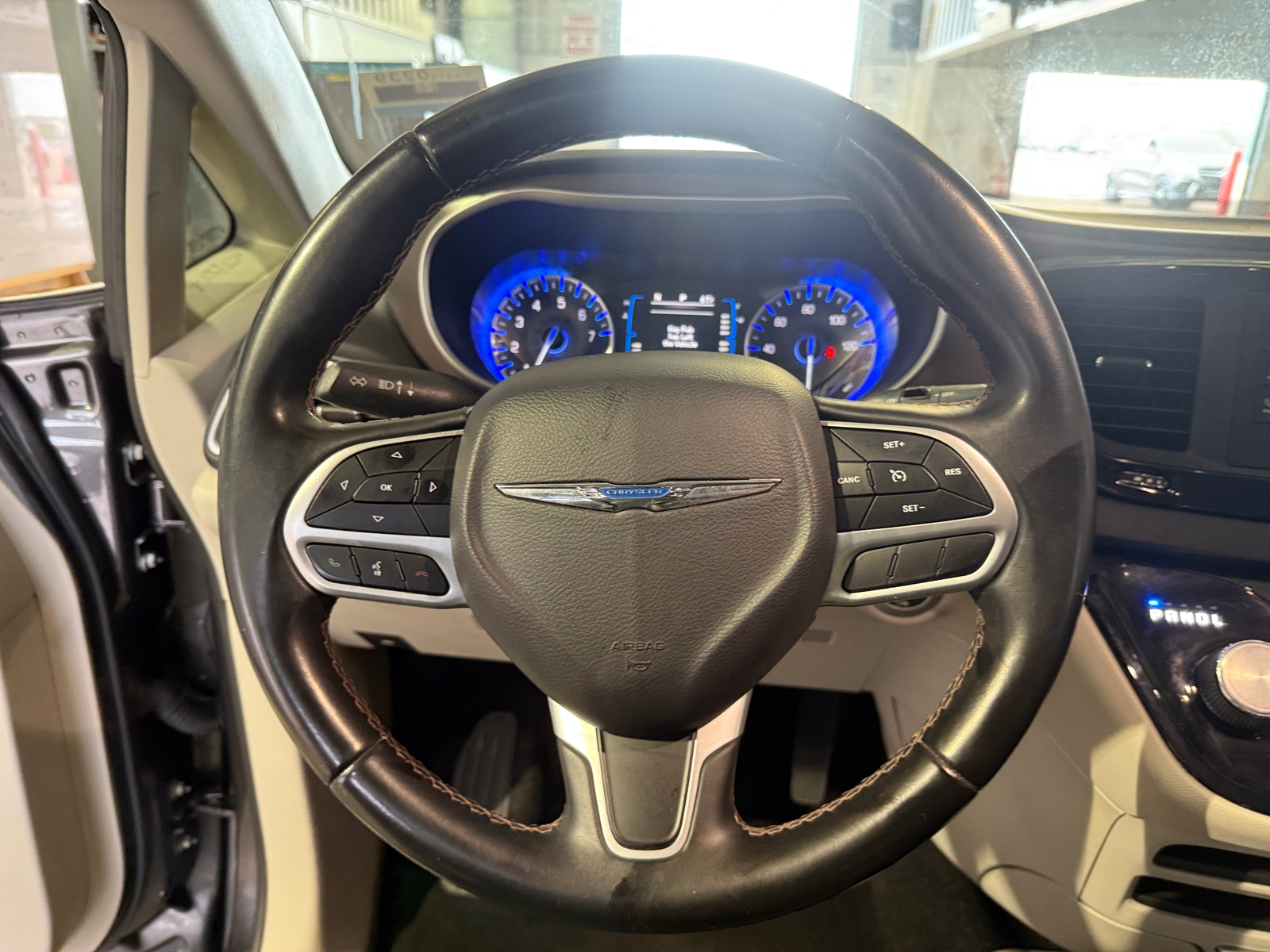Thumbnail: 2017 Chrysler Pacifica - 4