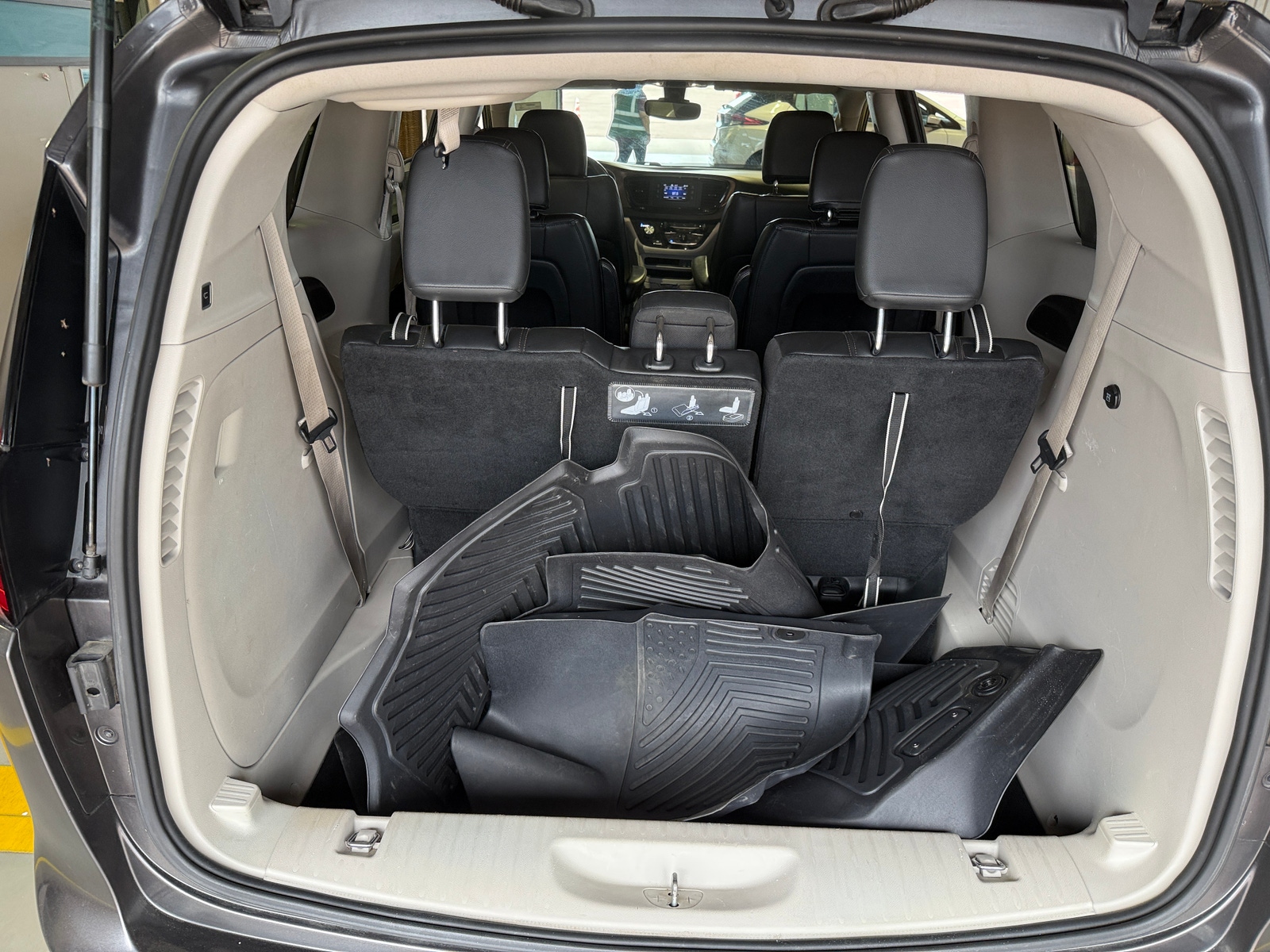 Thumbnail: 2017 Chrysler Pacifica - 6