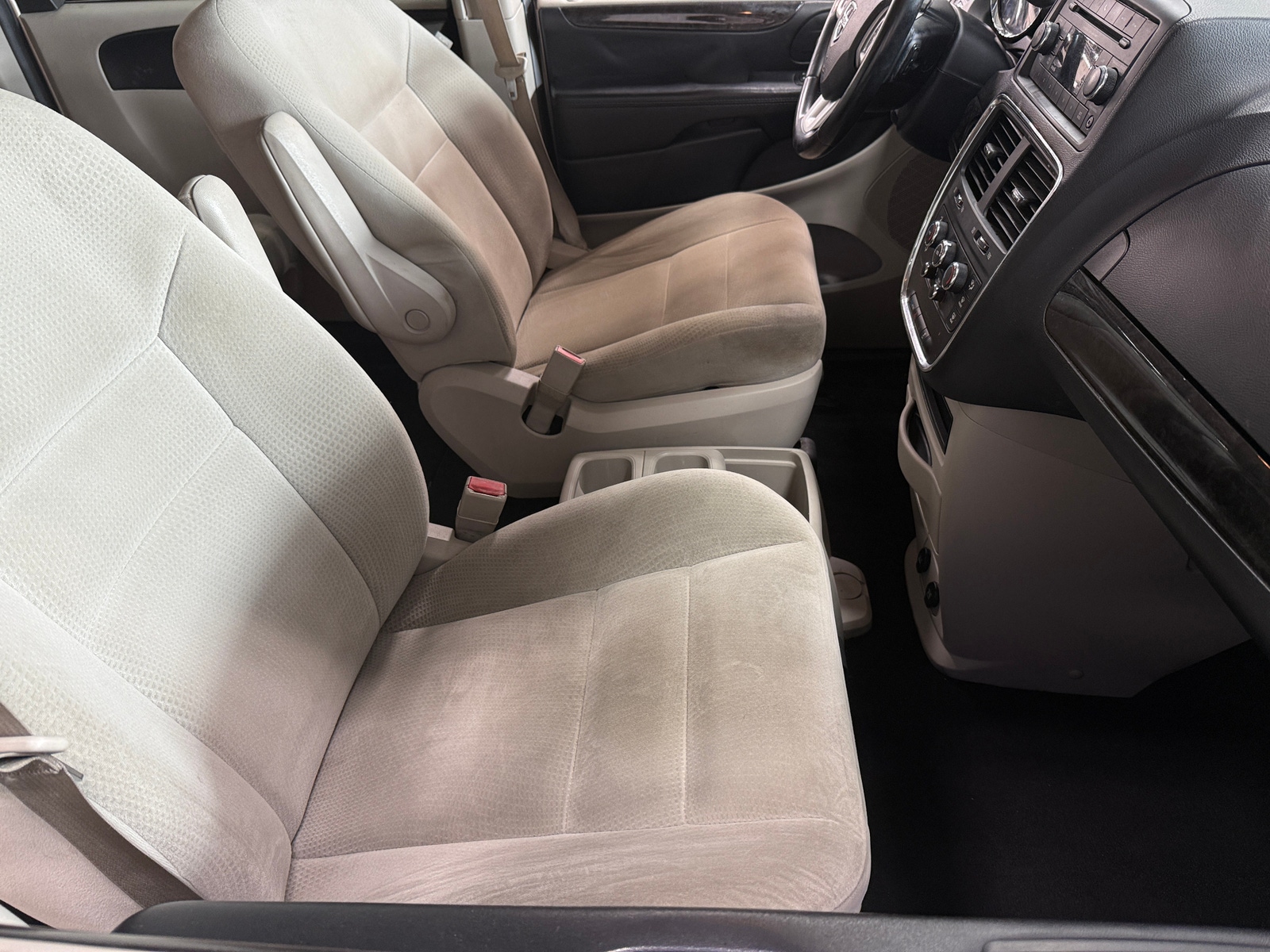 Thumbnail: 2016 Dodge Grand Caravan - 2
