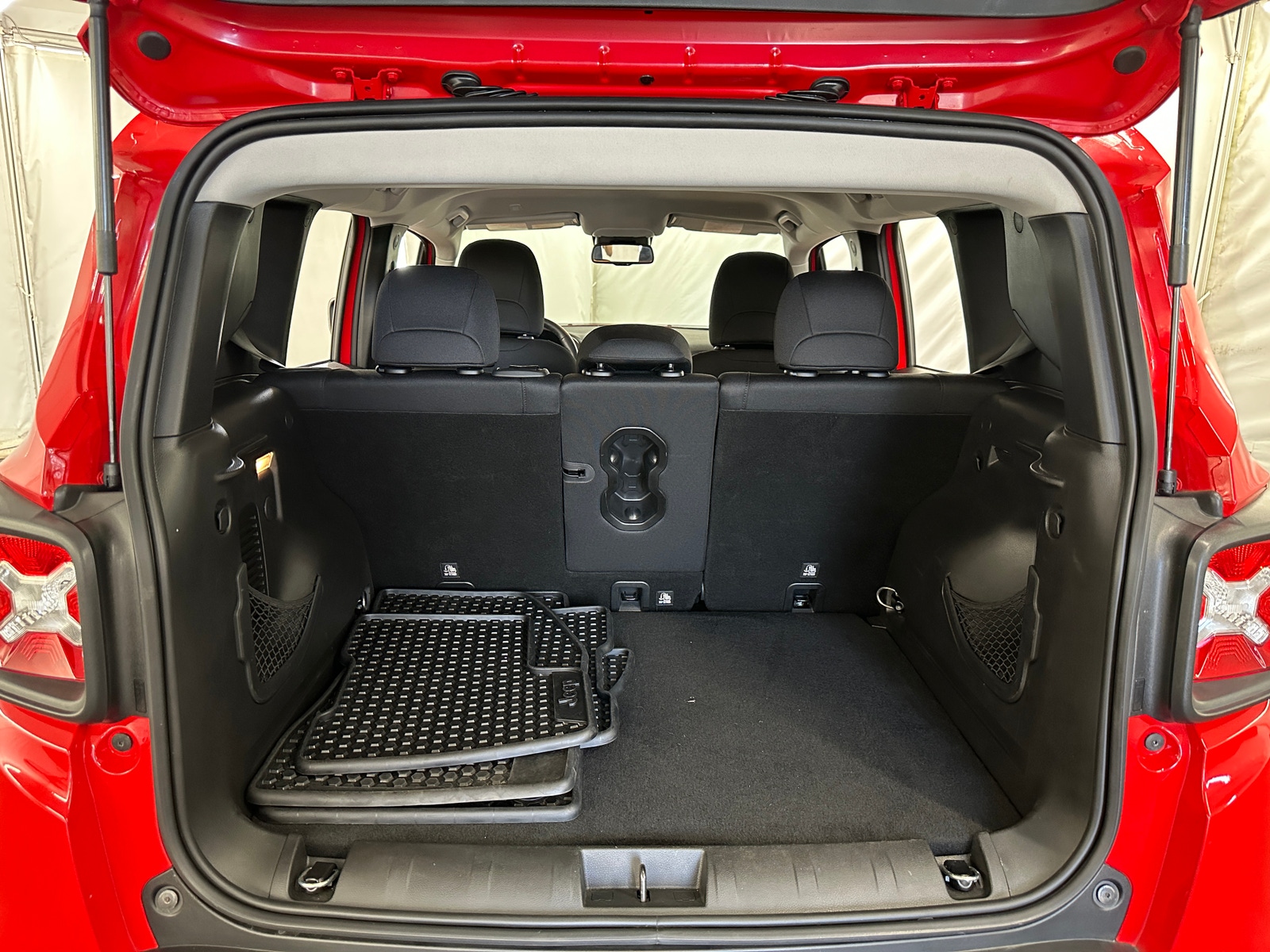 Thumbnail: 2020 Jeep Renegade - 7