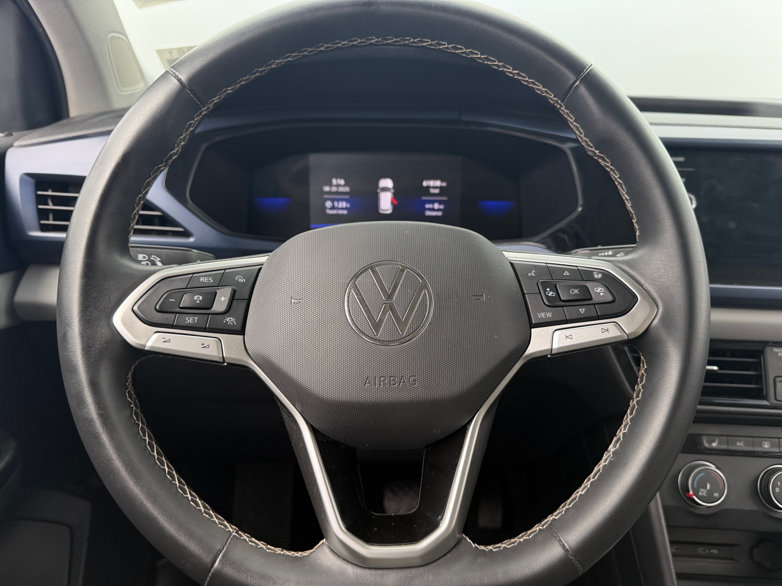 Thumbnail: 2022 Volkswagen Taos - 4