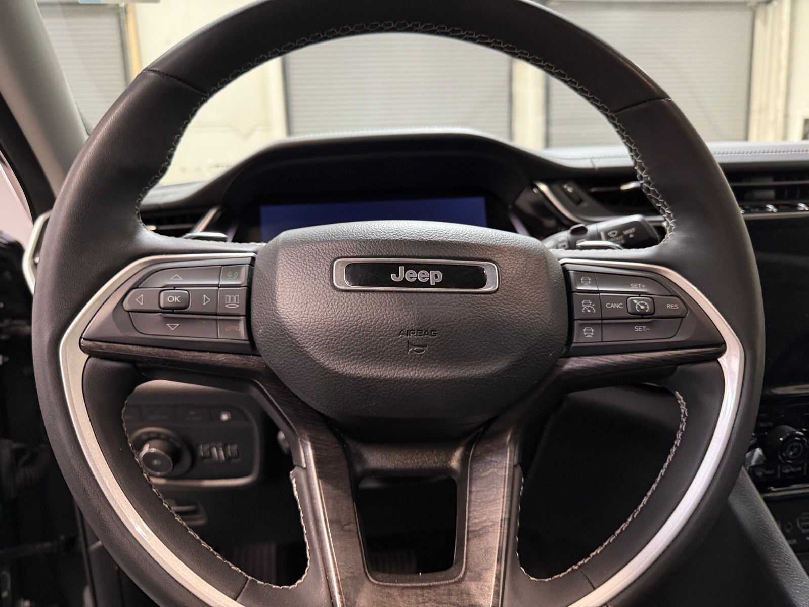 Thumbnail: 2022 Jeep Grand Cherokee - 4