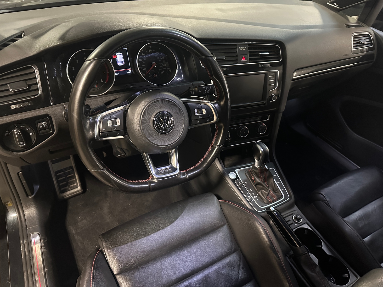 Thumbnail: 2017 Volkswagen Golf - 2