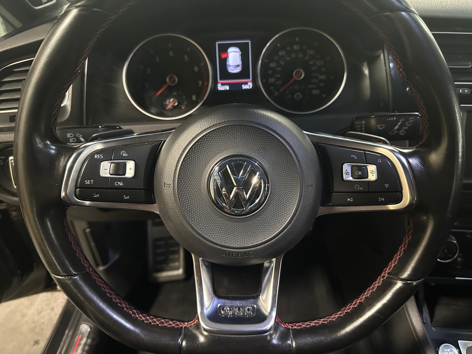 Thumbnail: 2017 Volkswagen Golf - 4