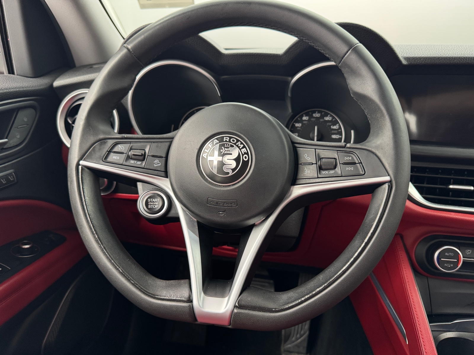 Thumbnail: 2018 Alfa Romeo Stelvio - 4