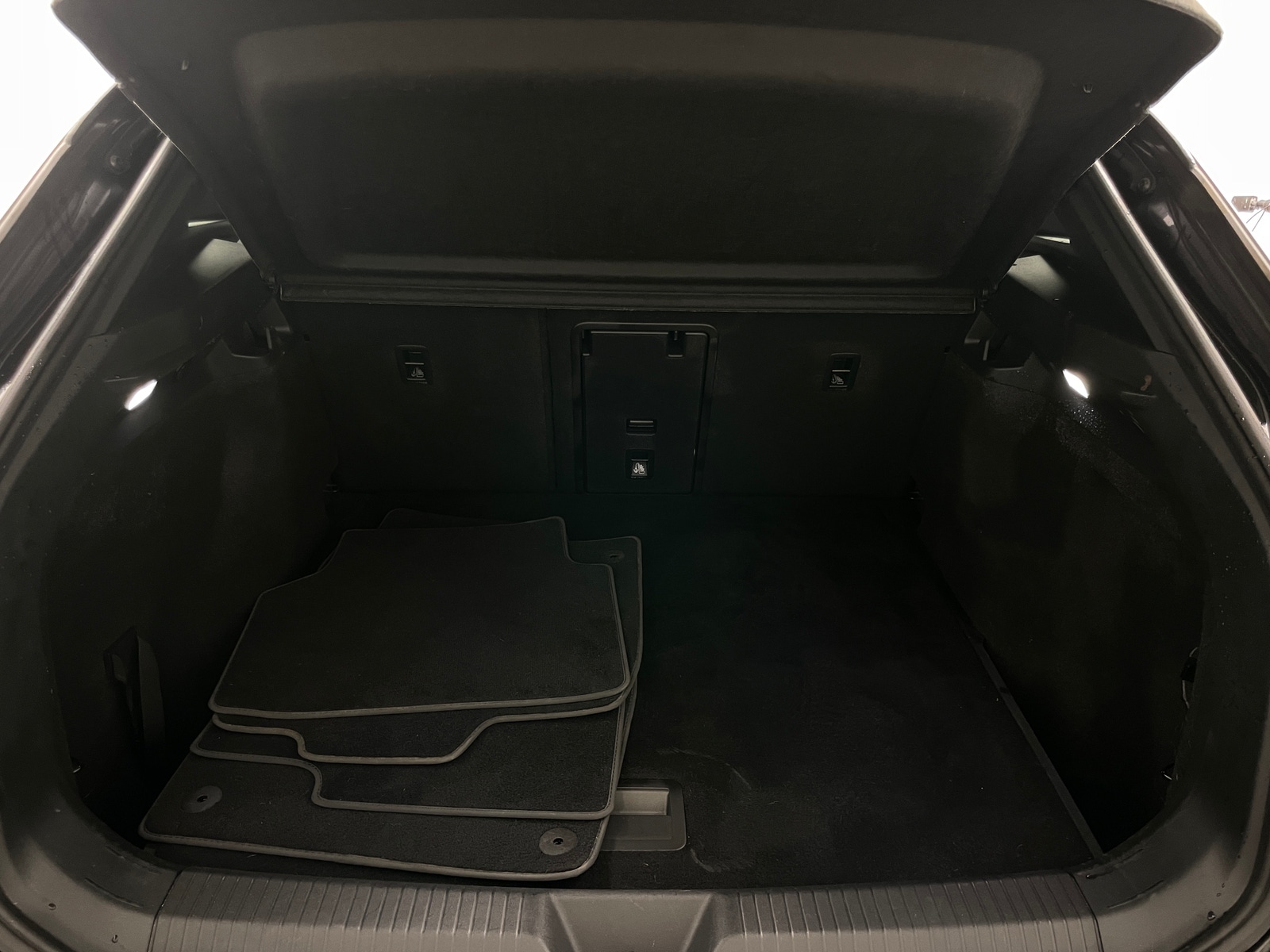 Thumbnail: 2021 Volkswagen ID.4 - 6