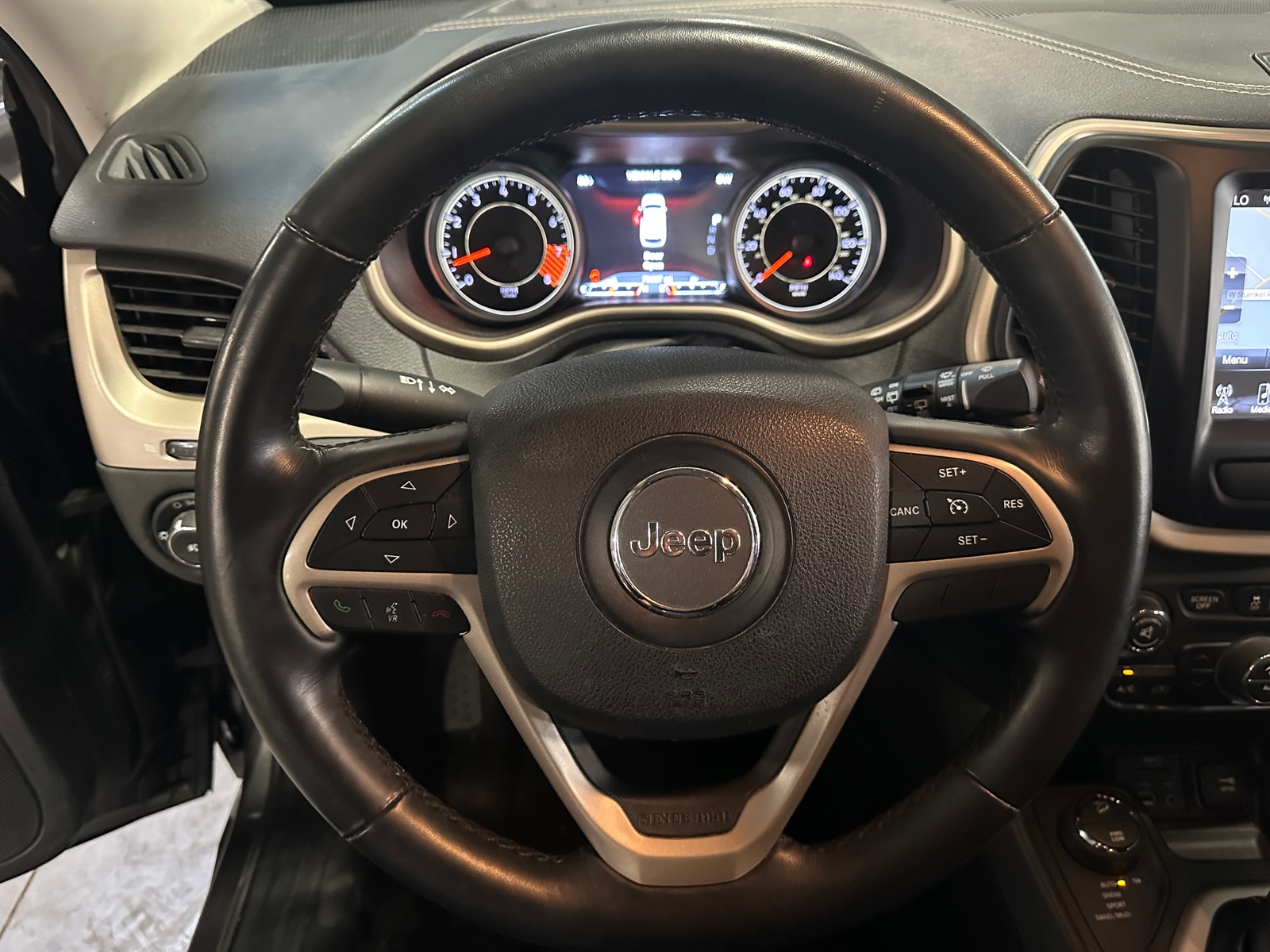 Thumbnail: 2015 Jeep Cherokee - 4