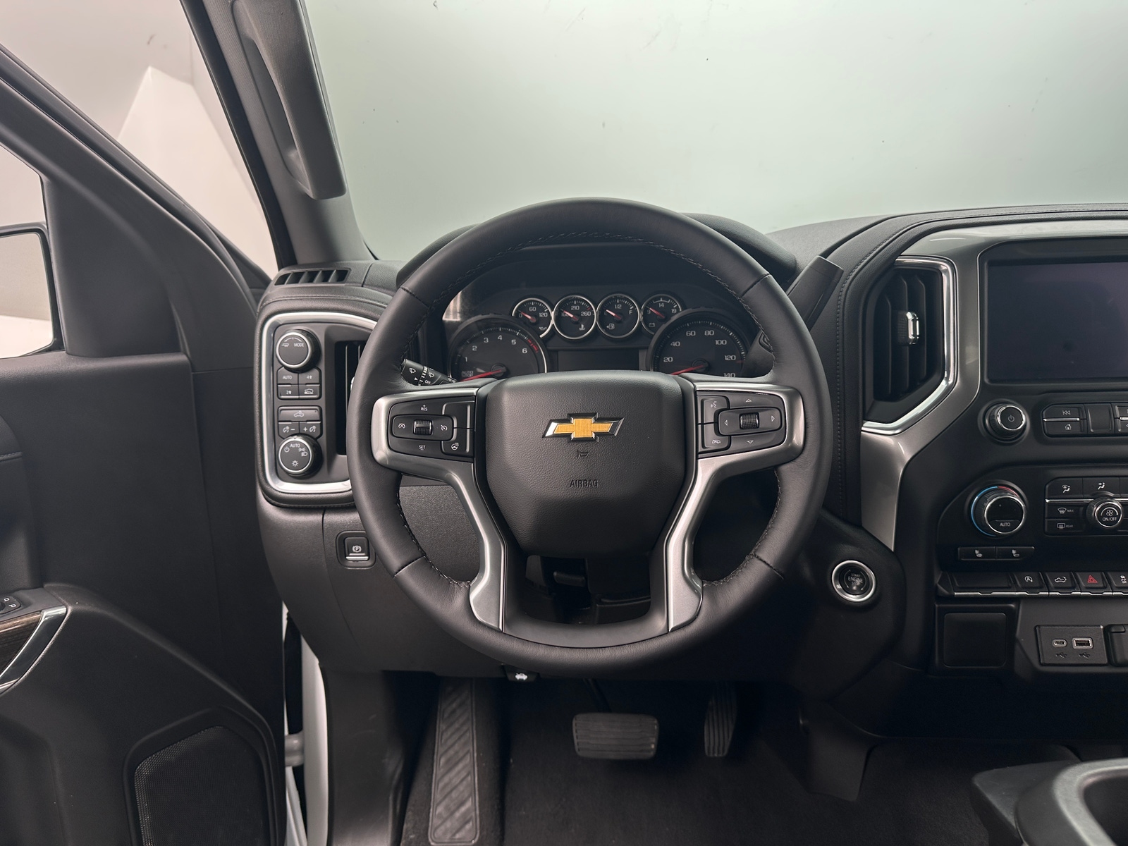 Thumbnail: 2022 Chevrolet Silverado 1500 - 5