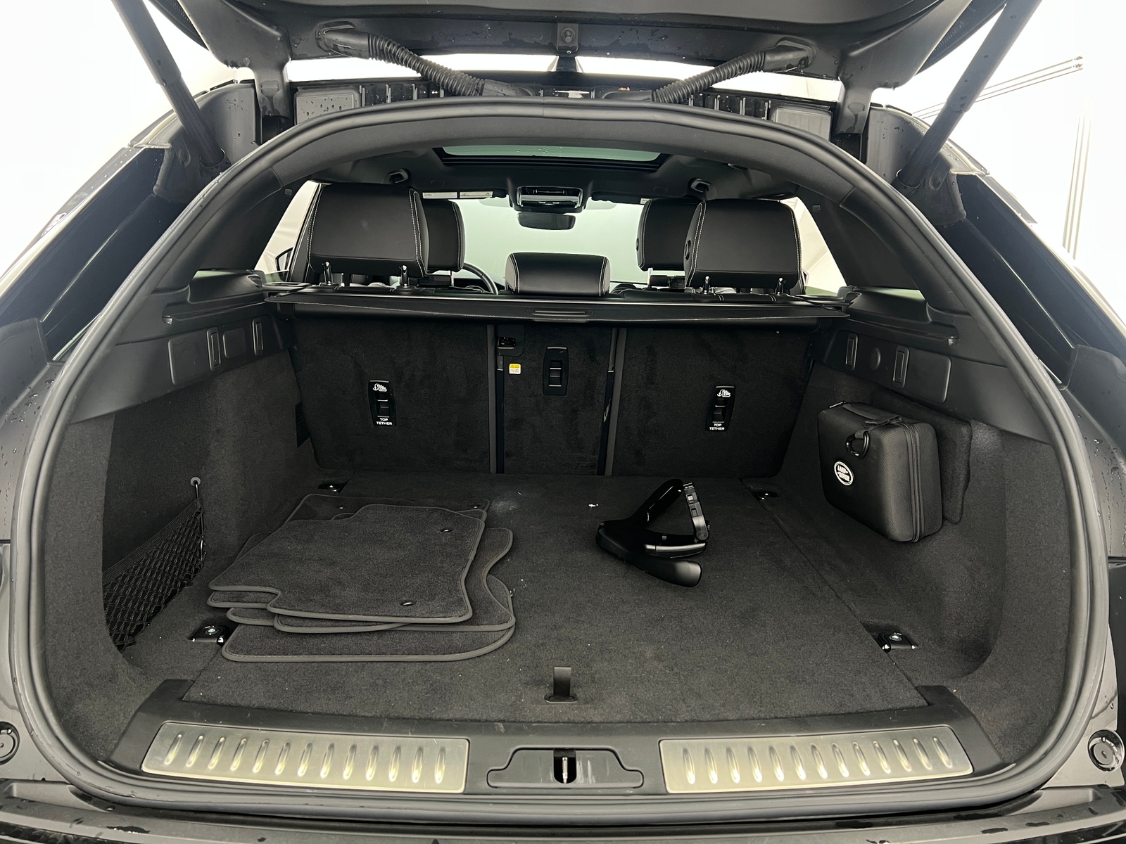 Thumbnail: 2023 Land Rover Range Rover Velar - 6