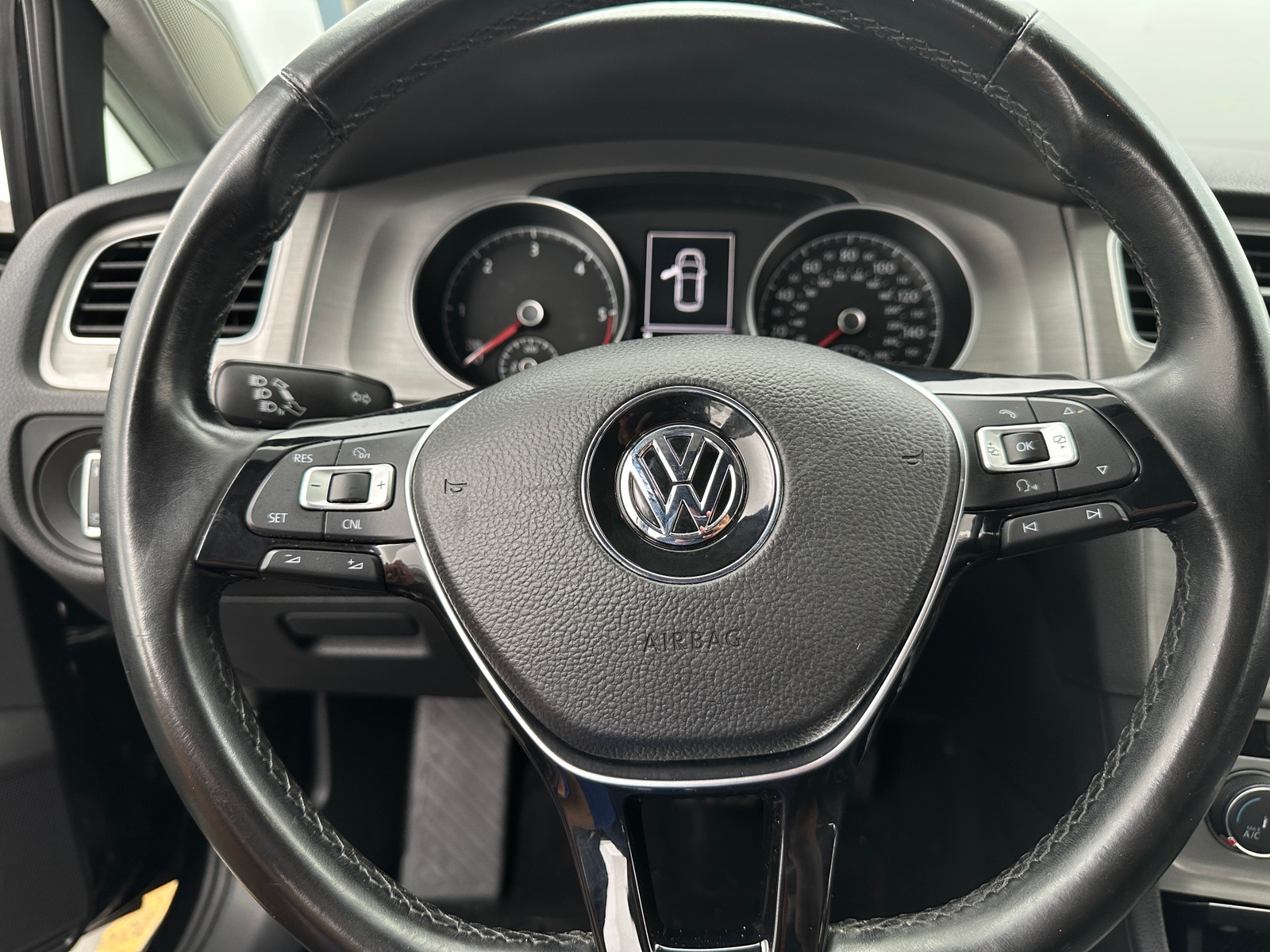 Thumbnail: 2015 Volkswagen Golf - 4