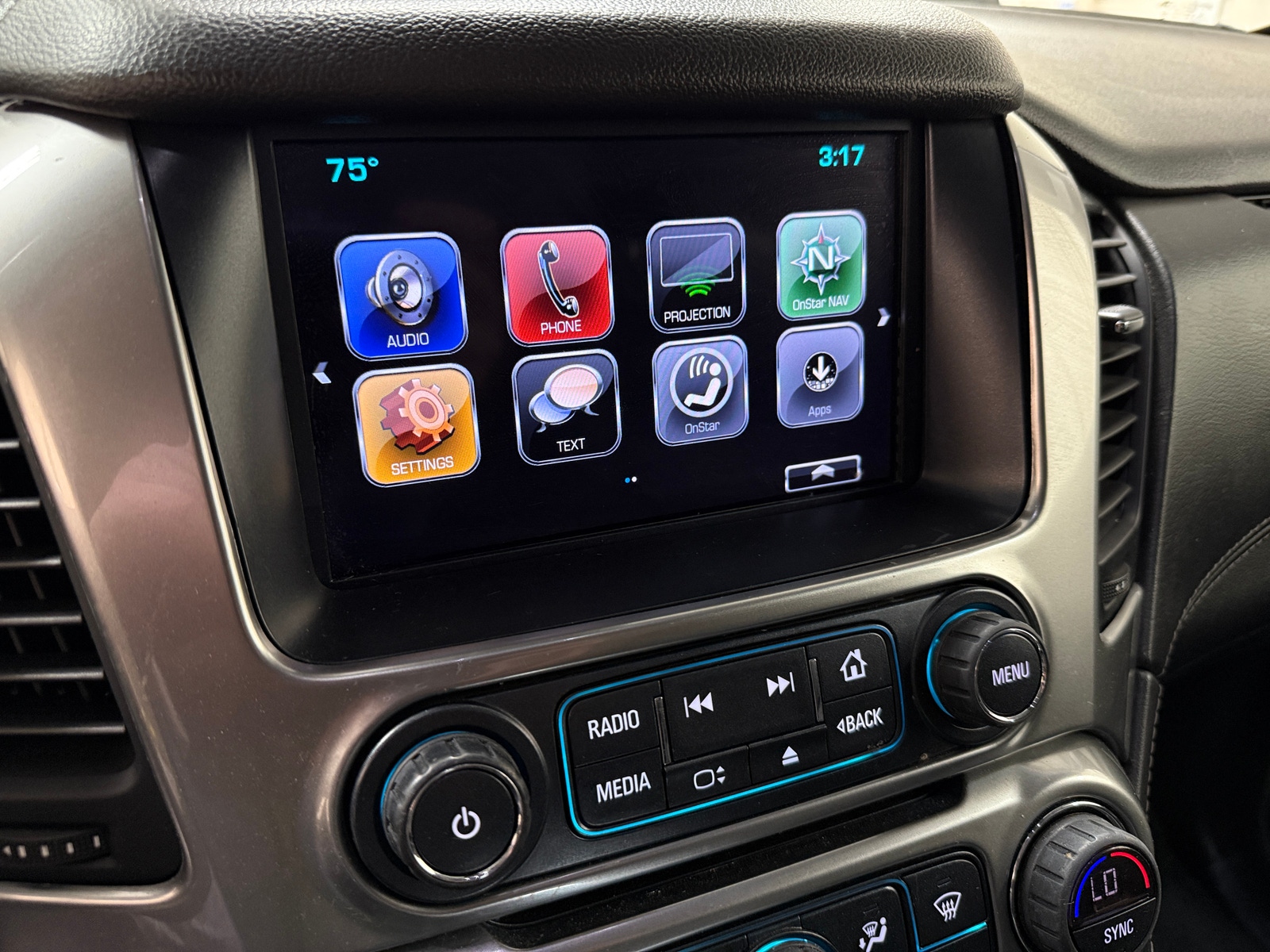 Thumbnail: 2018 Chevrolet Suburban - 3