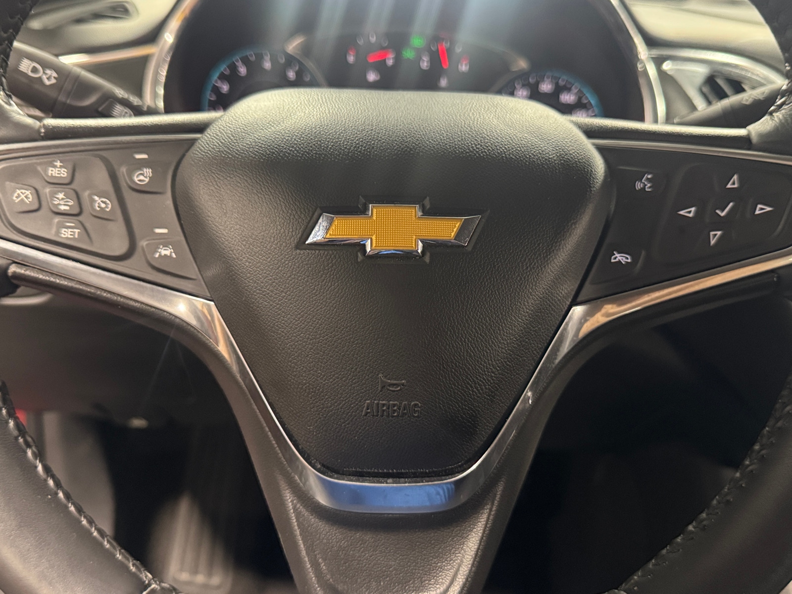 Thumbnail: 2018 Chevrolet Malibu - 4