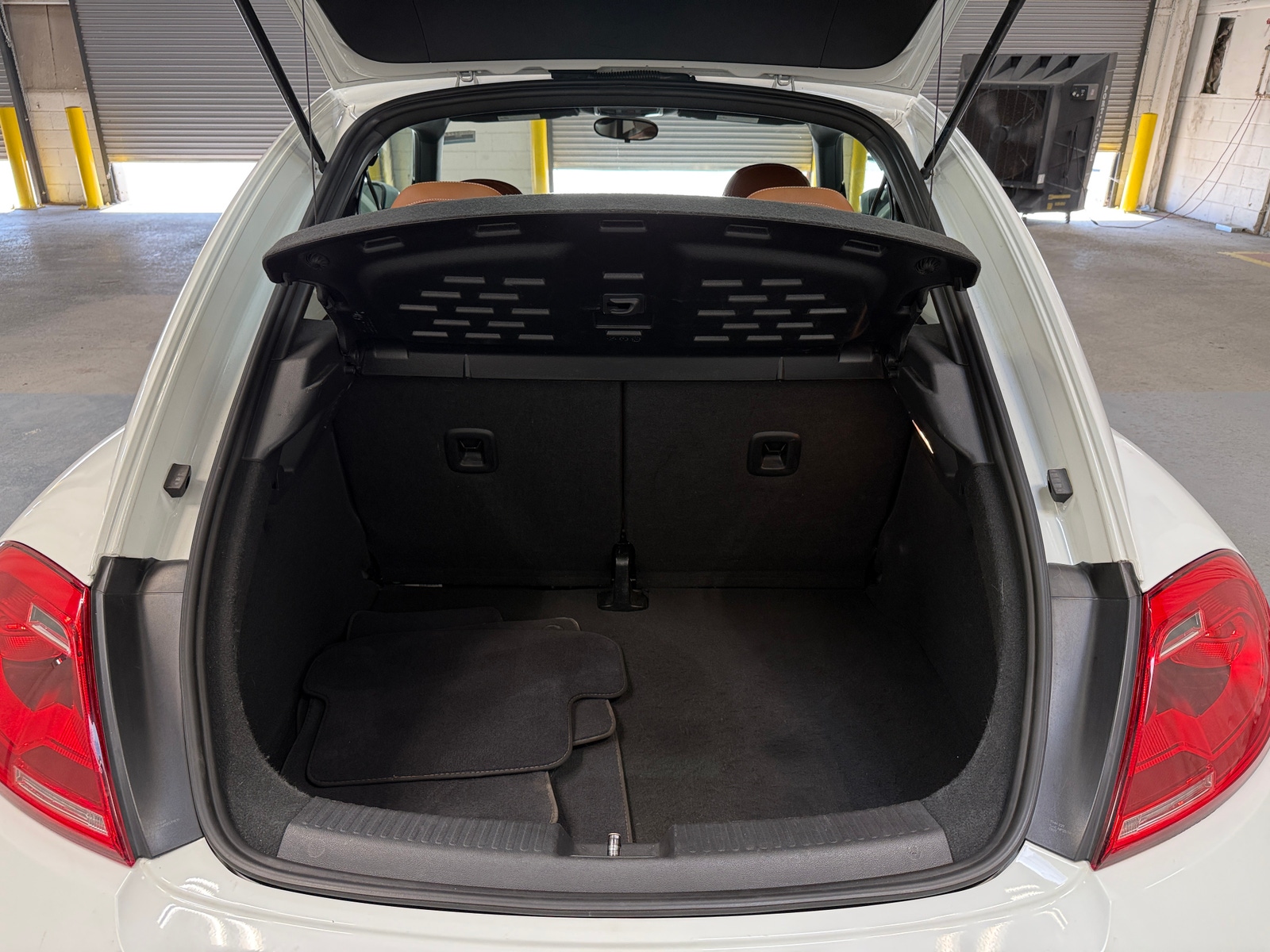 Thumbnail: 2016 Volkswagen Beetle - 7