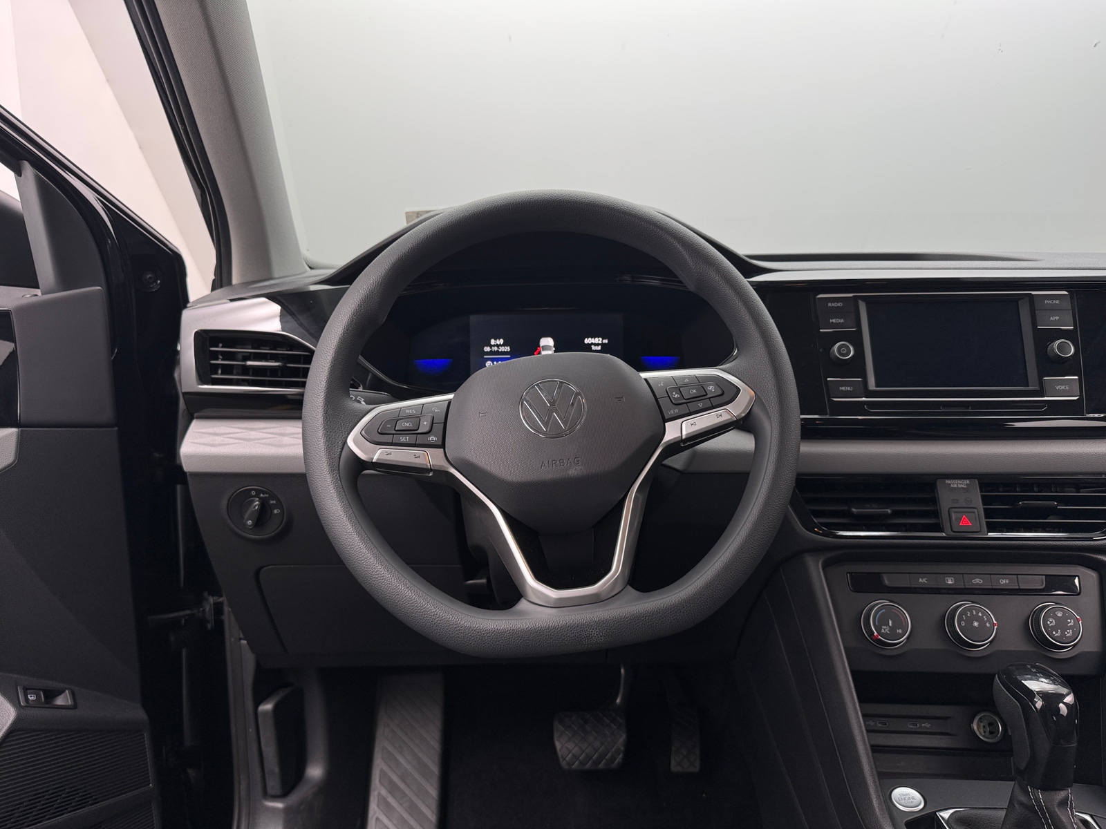 Thumbnail: 2022 Volkswagen Taos - 5