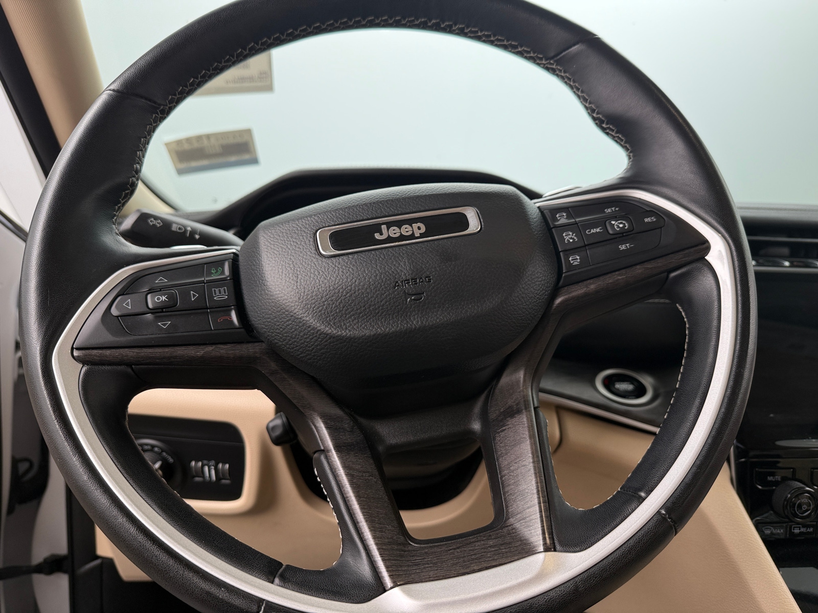 Thumbnail: 2022 Jeep Grand Cherokee L - 4