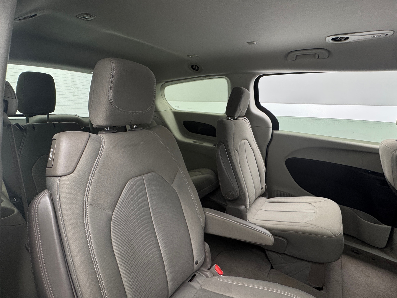 Thumbnail: 2017 Chrysler Pacifica - 6