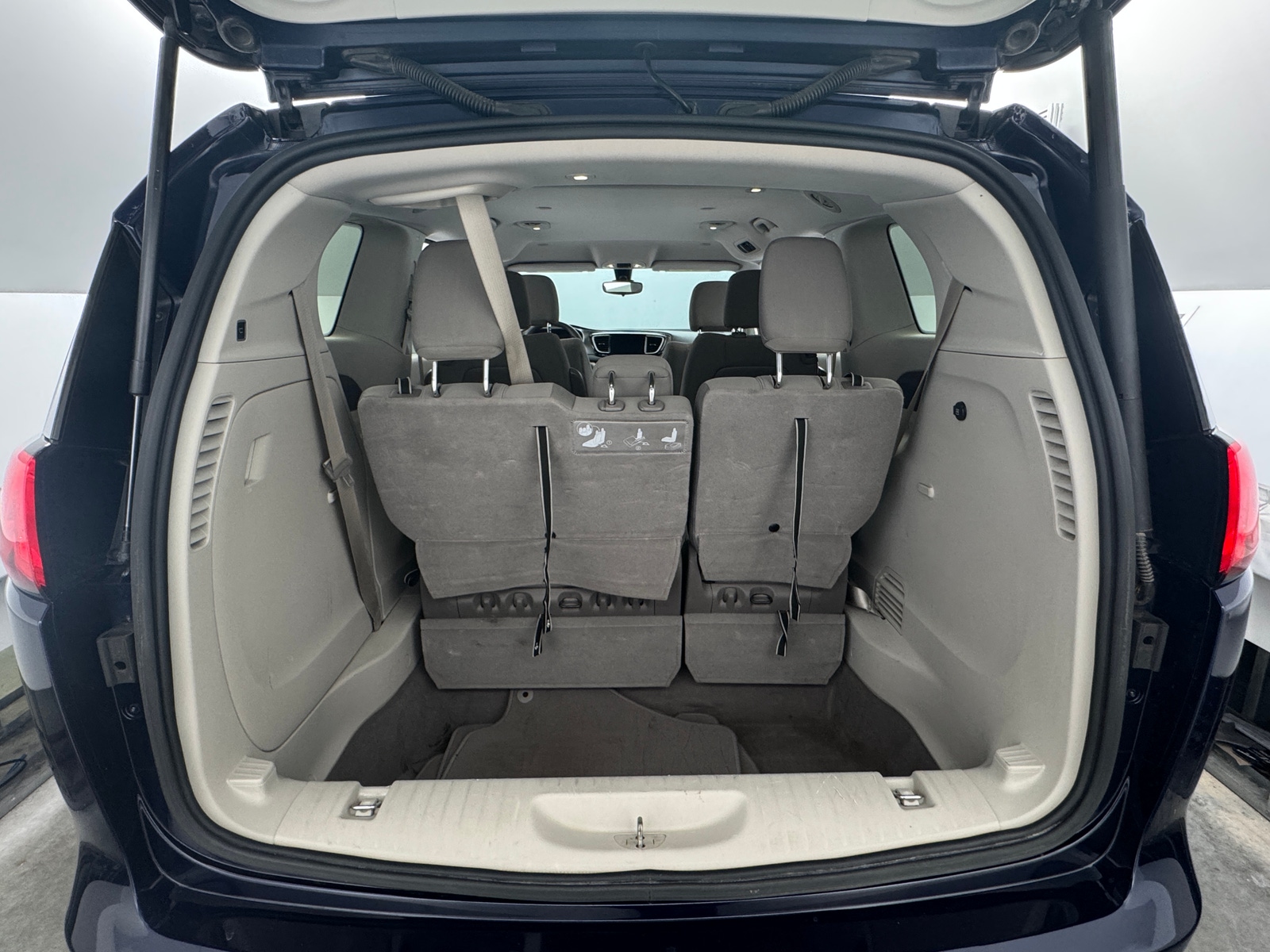 Thumbnail: 2017 Chrysler Pacifica - 7