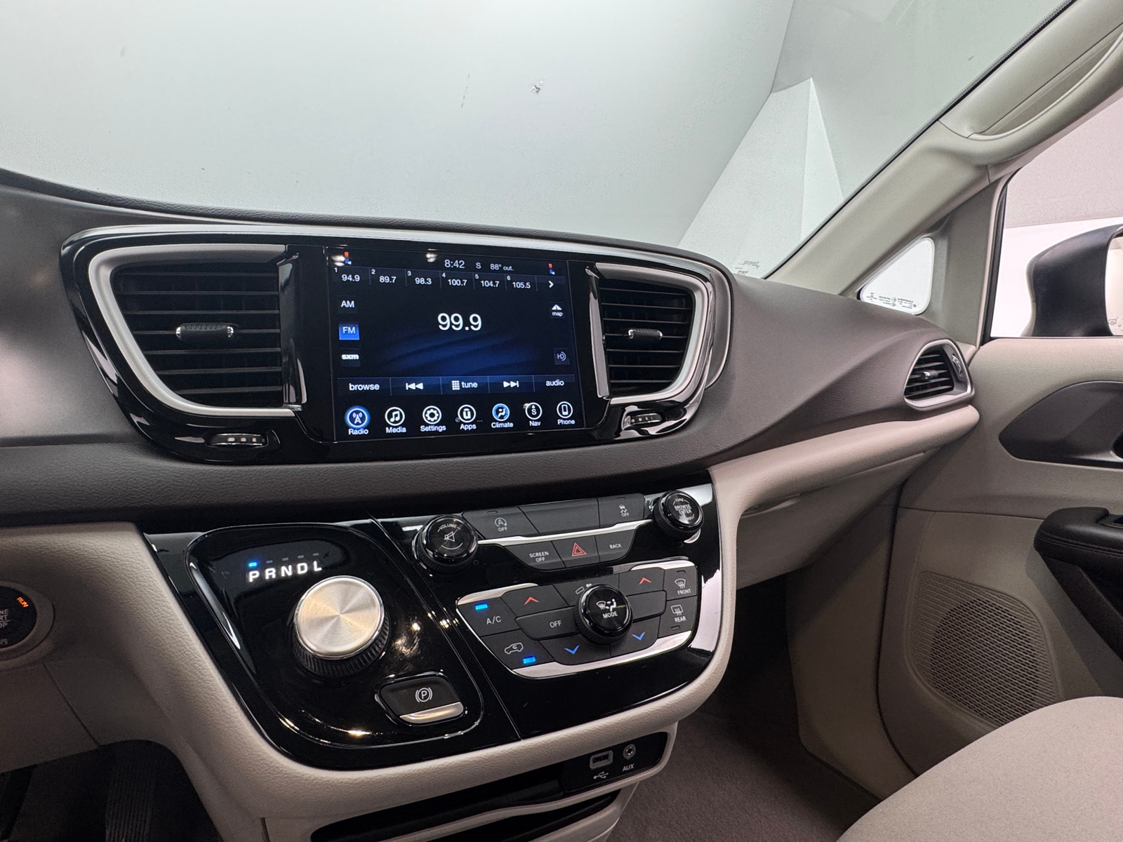 Thumbnail: 2017 Chrysler Pacifica - 4