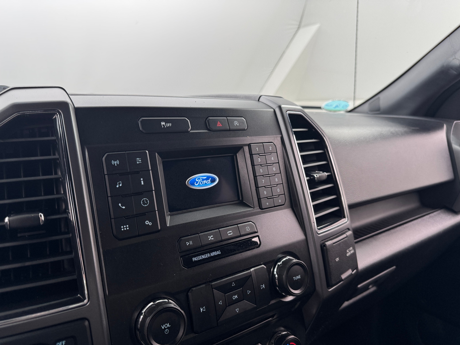 Thumbnail: 2018 Ford Econoline - 4