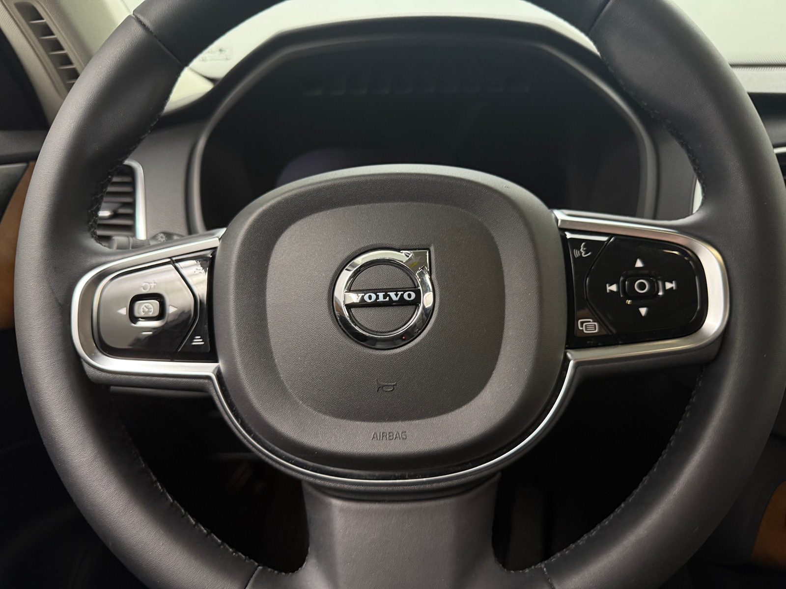 Thumbnail: 2023 Volvo XC90 - 4