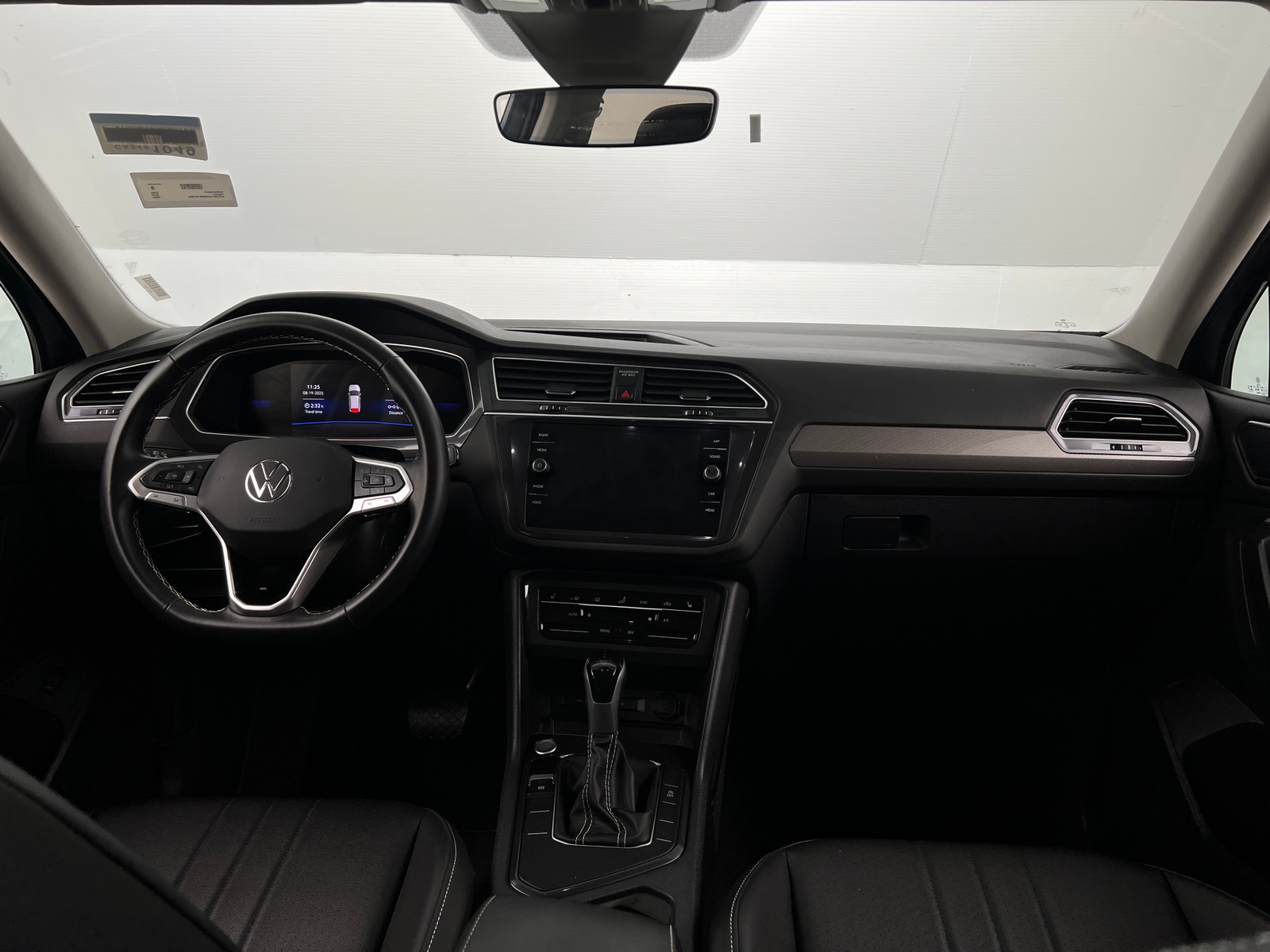 Thumbnail: 2024 Volkswagen Tiguan - 2
