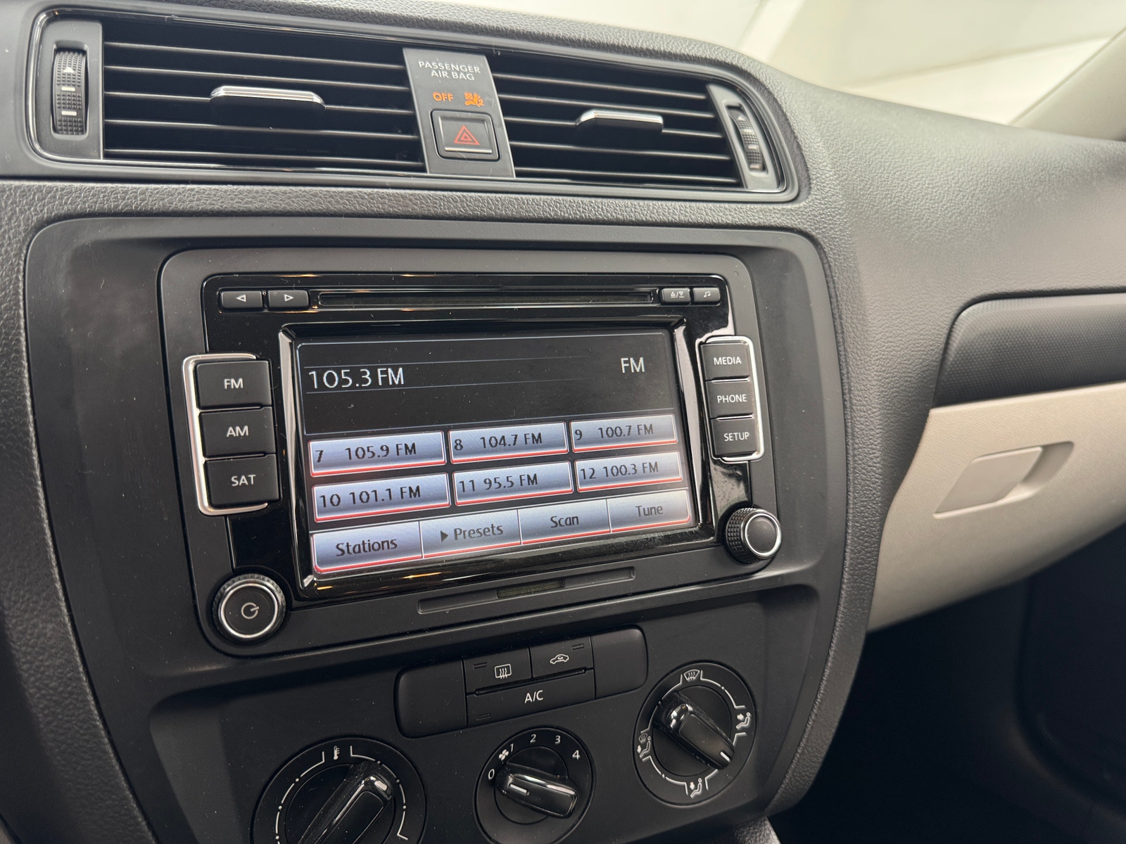Thumbnail: 2015 Volkswagen Jetta - 4