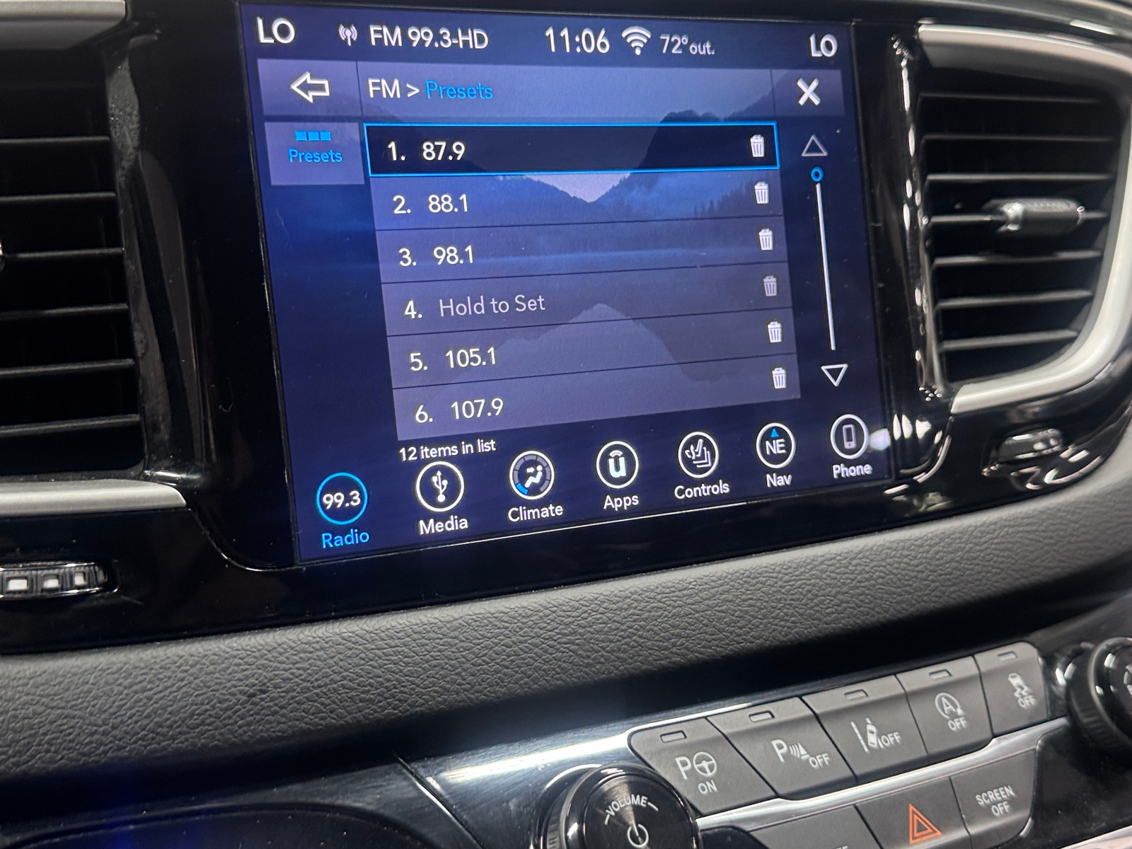 Thumbnail: 2019 Chrysler Pacifica - 3