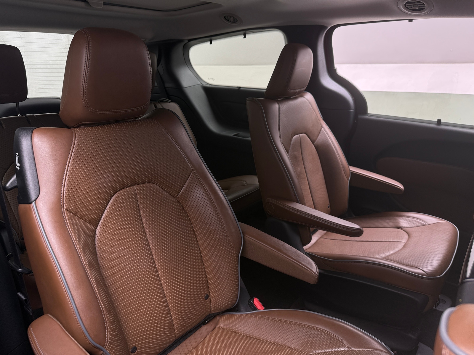 Thumbnail: 2018 Chrysler Pacifica - 5