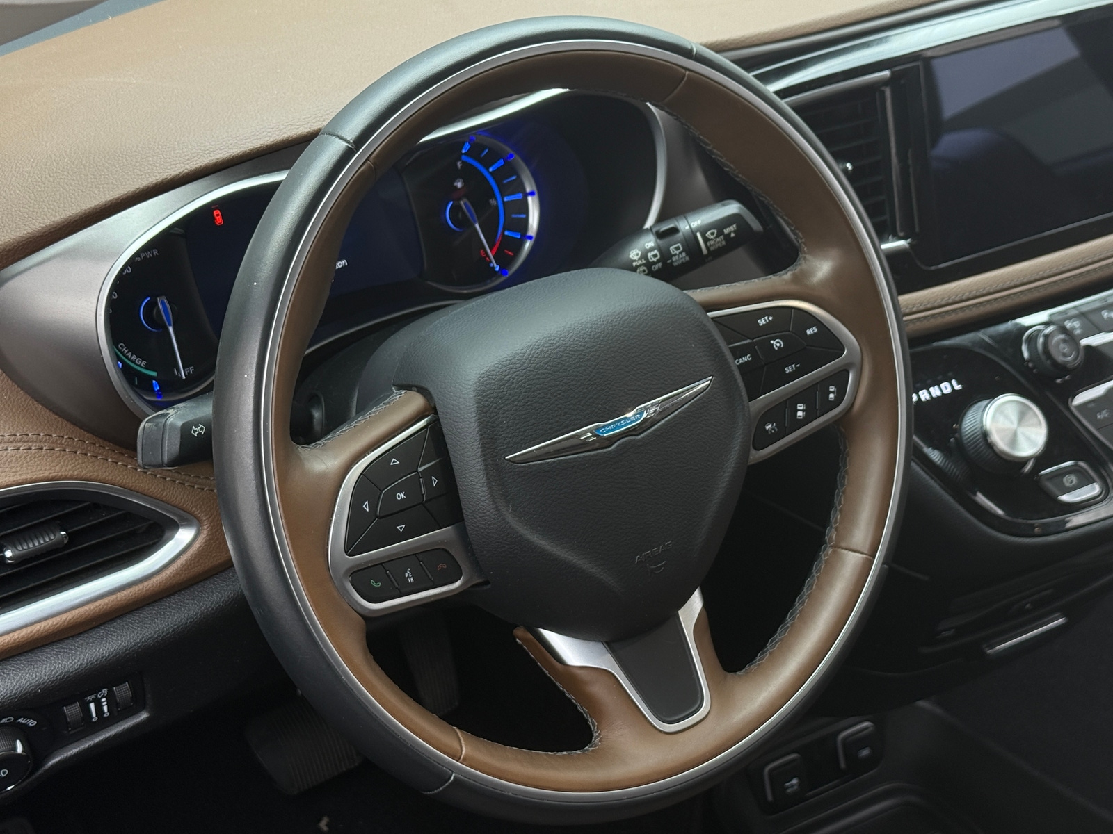 Thumbnail: 2018 Chrysler Pacifica - 4