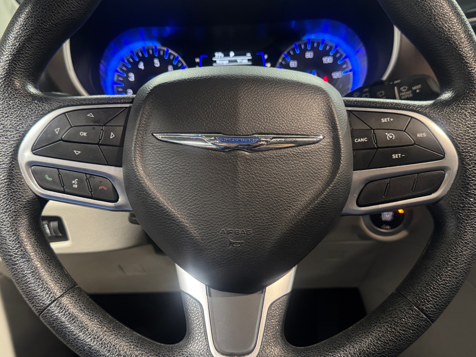 Thumbnail: 2020 Chrysler Voyager - 4
