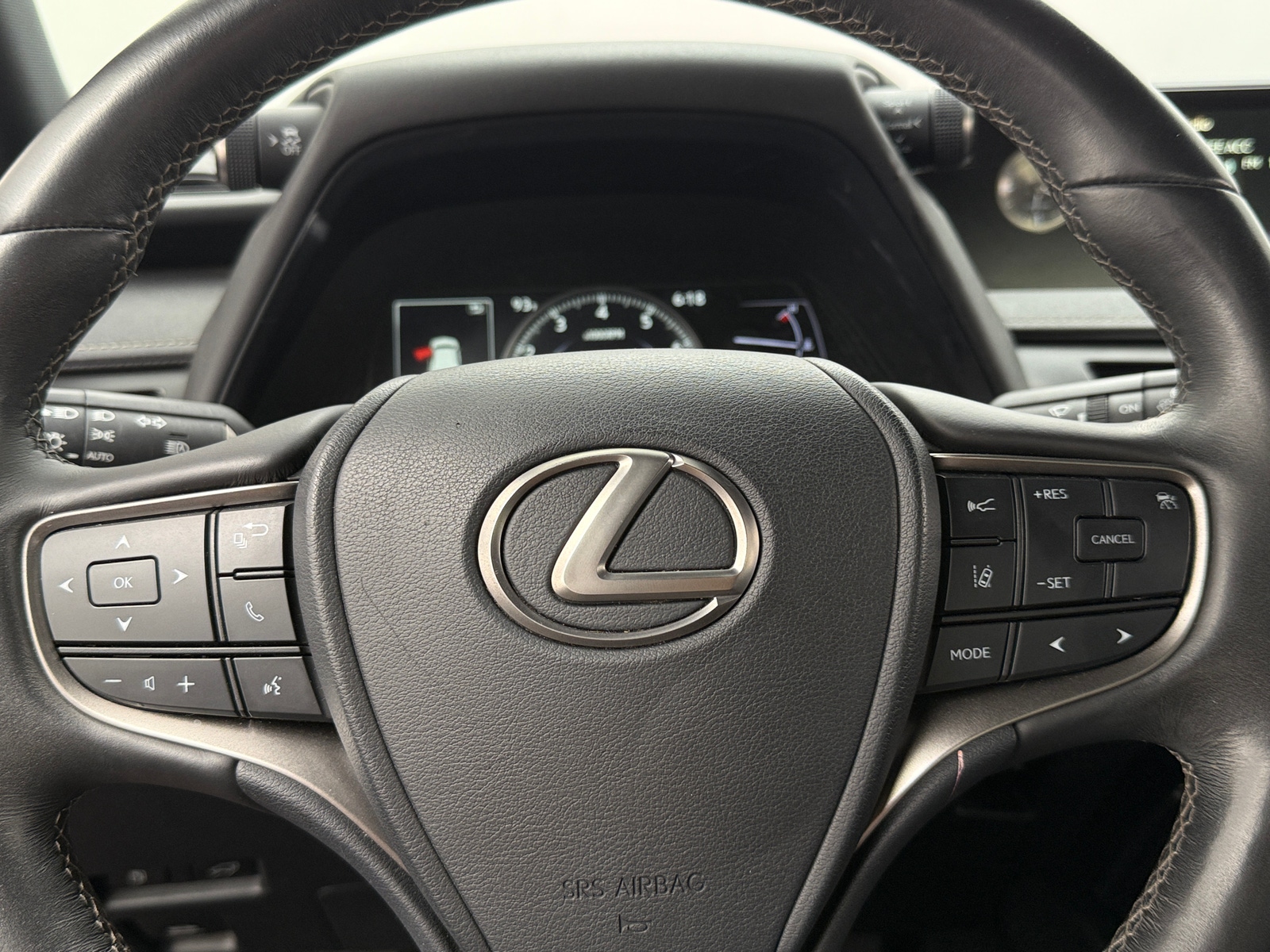 Thumbnail: 2020 Lexus UX - 4