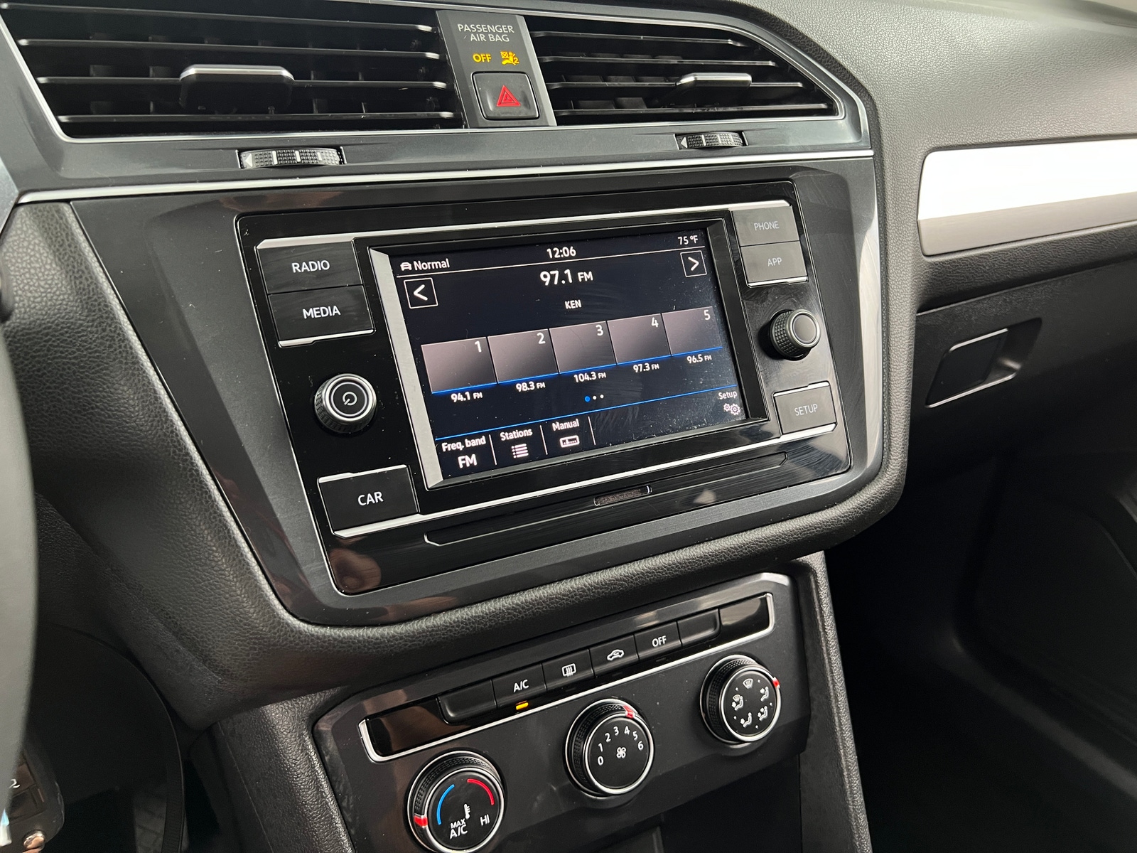 Thumbnail: 2019 Volkswagen Tiguan - 4