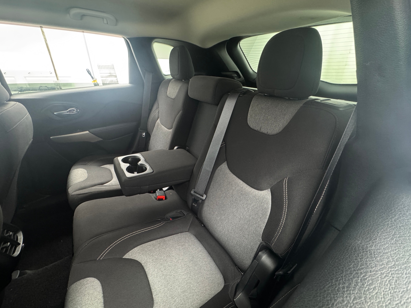 Thumbnail: 2018 Jeep Cherokee - 6