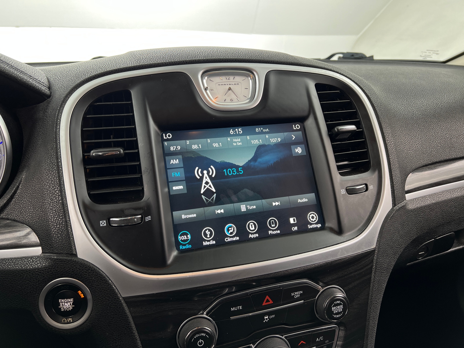Thumbnail: 2019 Chrysler 300 - 4