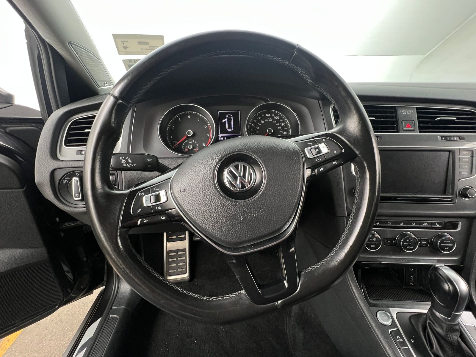 Thumbnail: 2017 Volkswagen Golf - 4