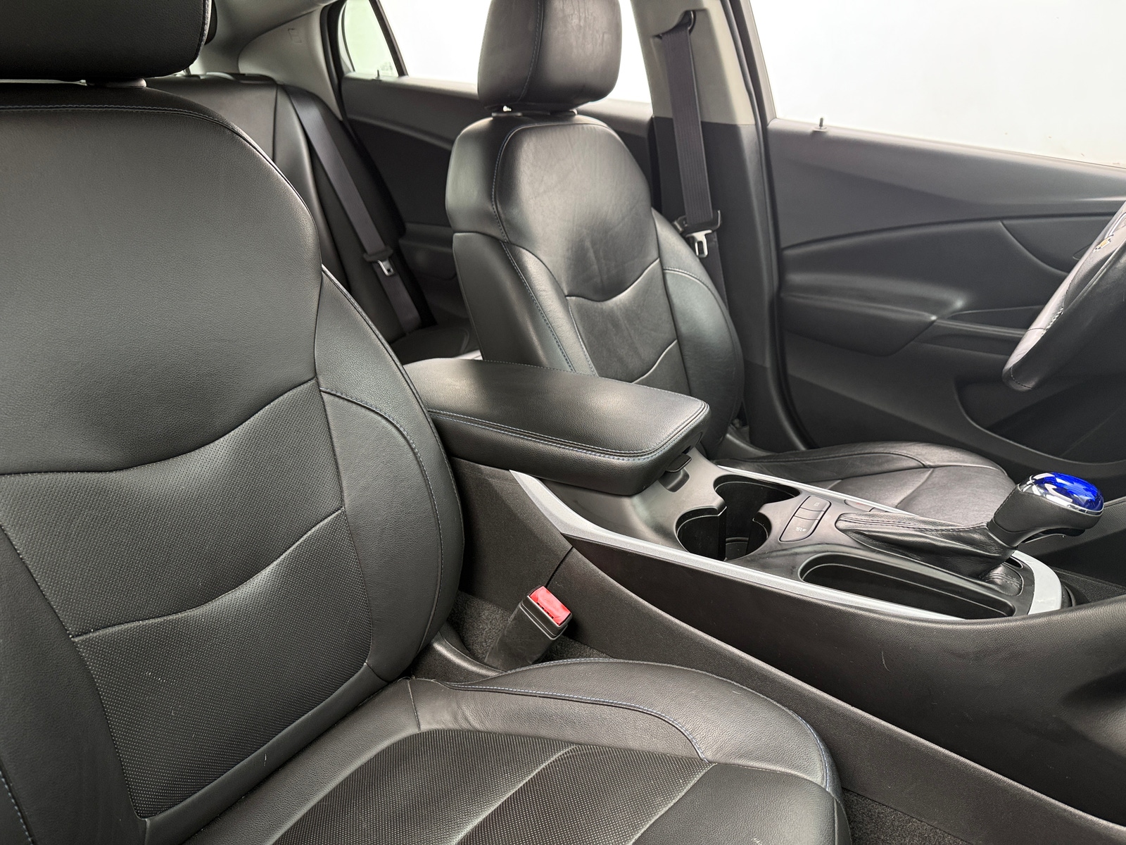 Thumbnail: 2016 Chevrolet Volt - 2