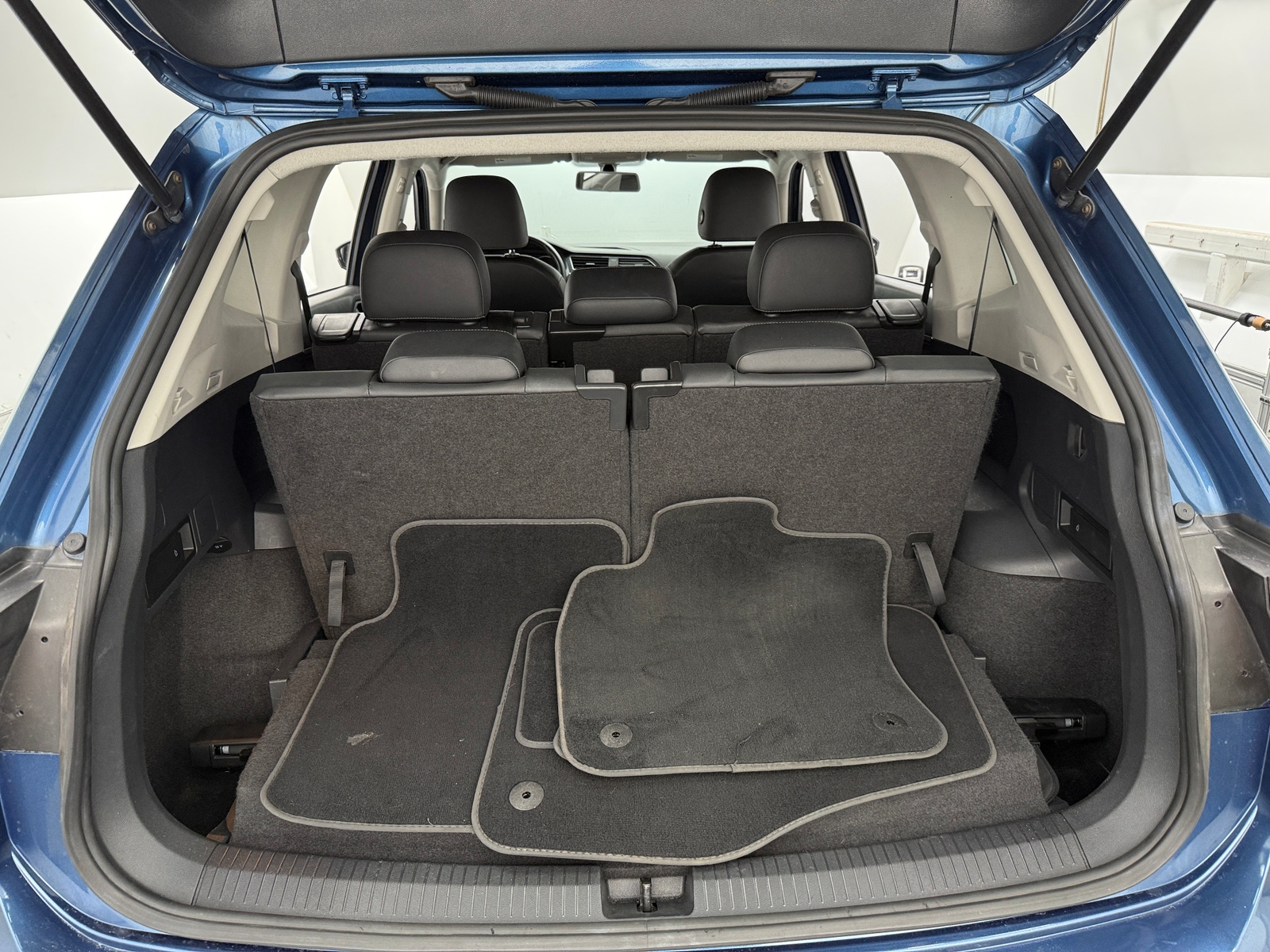 Thumbnail: 2019 Volkswagen Tiguan - 6