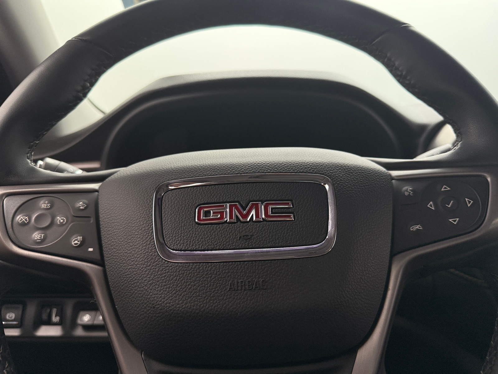 Thumbnail: 2023 GMC Acadia - 4