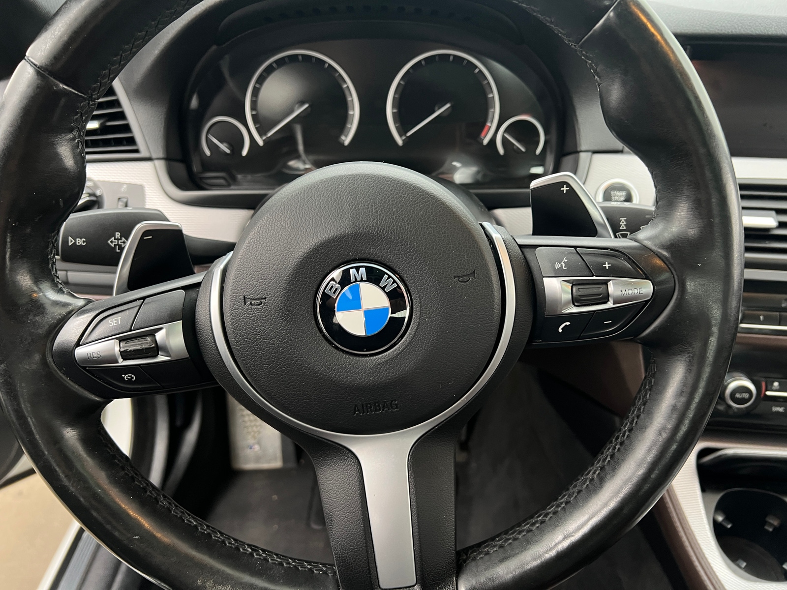 Thumbnail: 2016 BMW 5 Series - 4