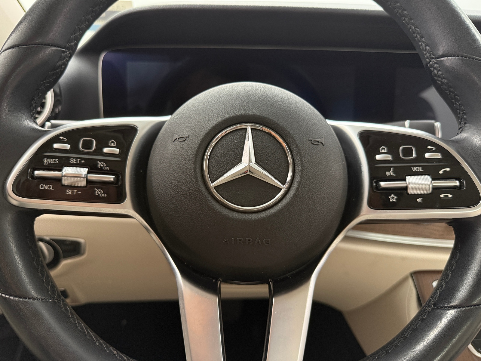 Thumbnail: 2020 Mercedes-Benz E-Class - 4