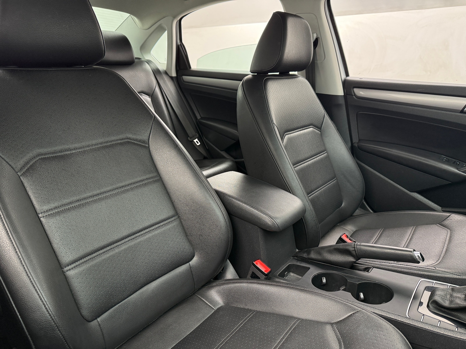 Thumbnail: 2015 Volkswagen Passat - 2