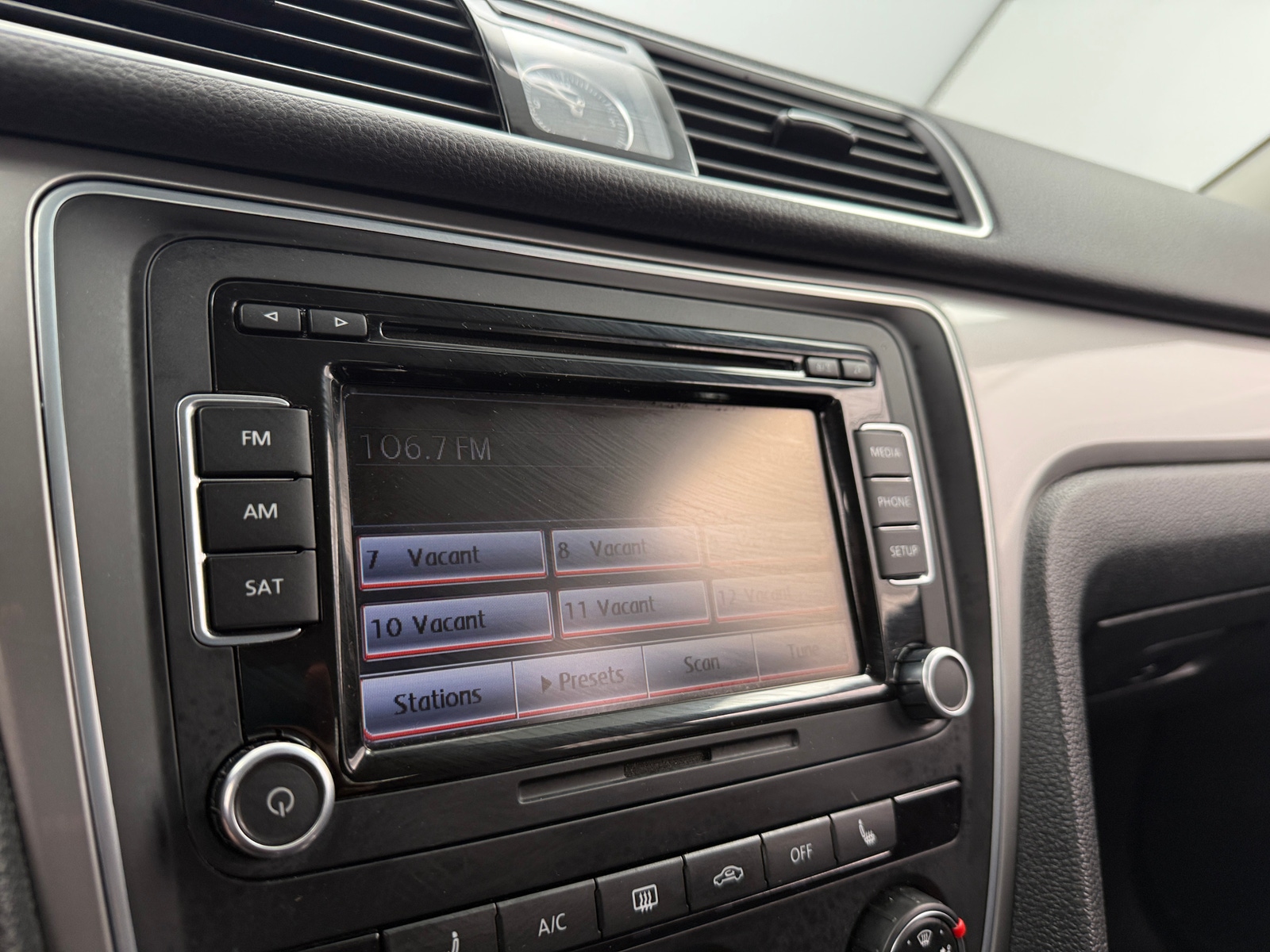 Thumbnail: 2015 Volkswagen Passat - 4