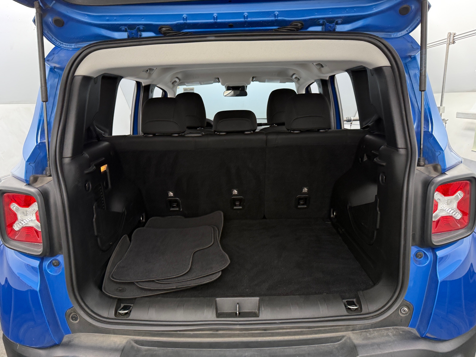 Thumbnail: 2020 Jeep Renegade - 7
