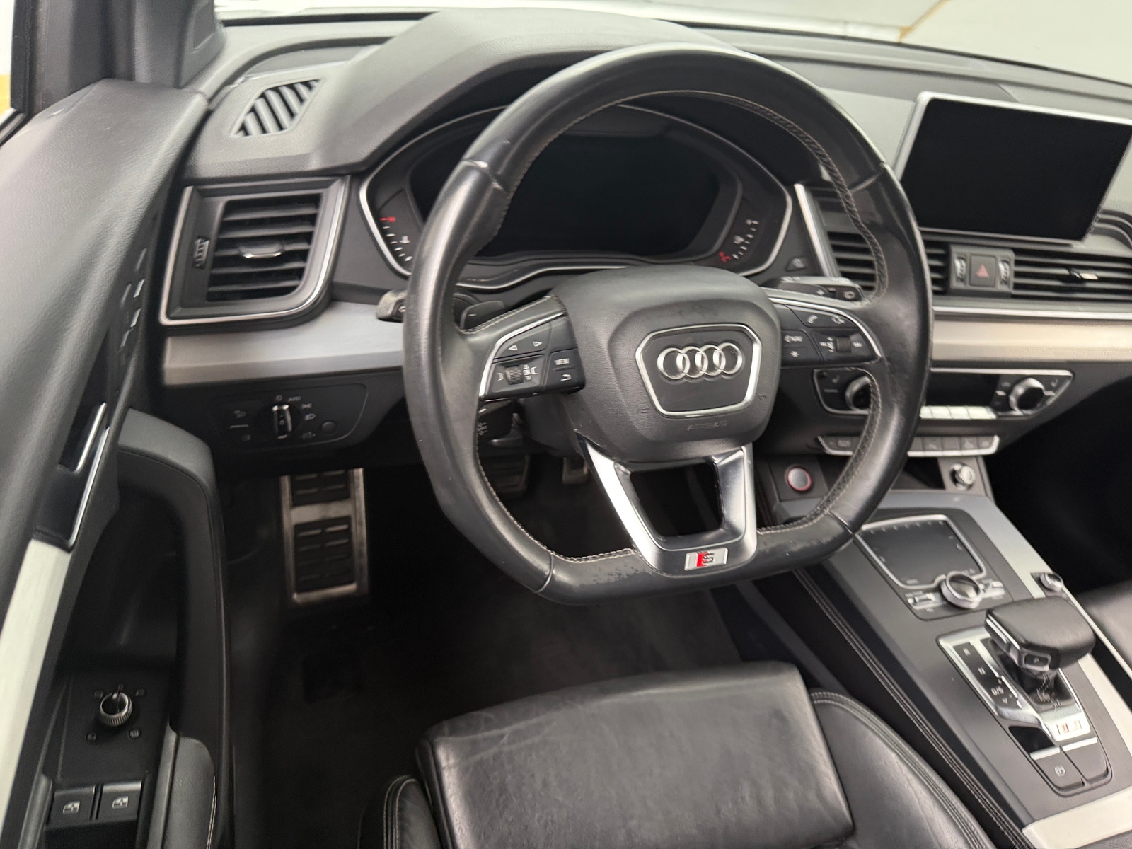 Thumbnail: 2018 Audi SQ5 - 4