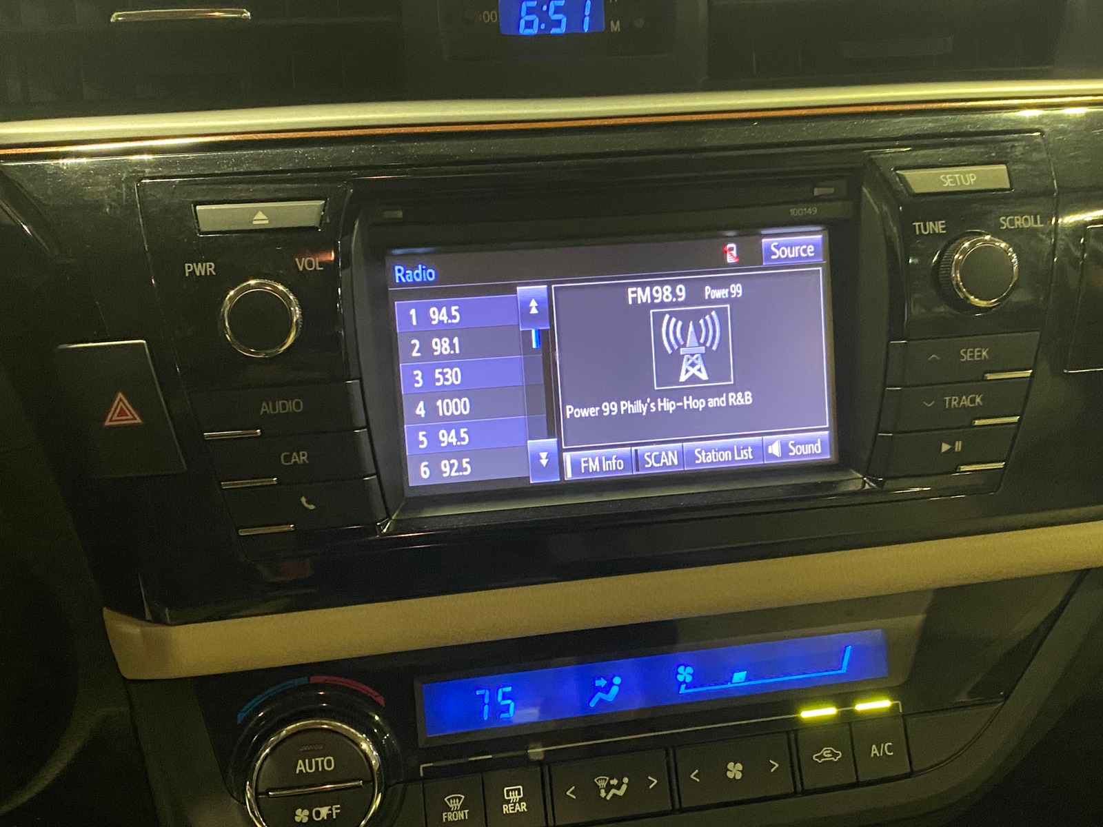 Thumbnail: 2015 Toyota Corolla - 4
