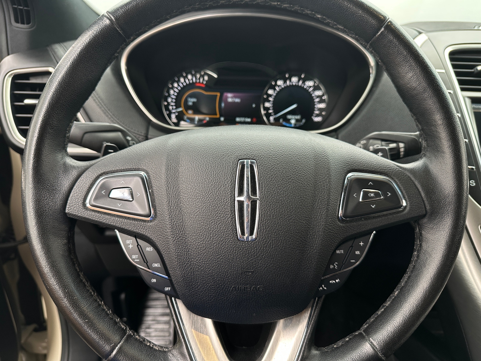Thumbnail: 2016 Lincoln MKX - 4