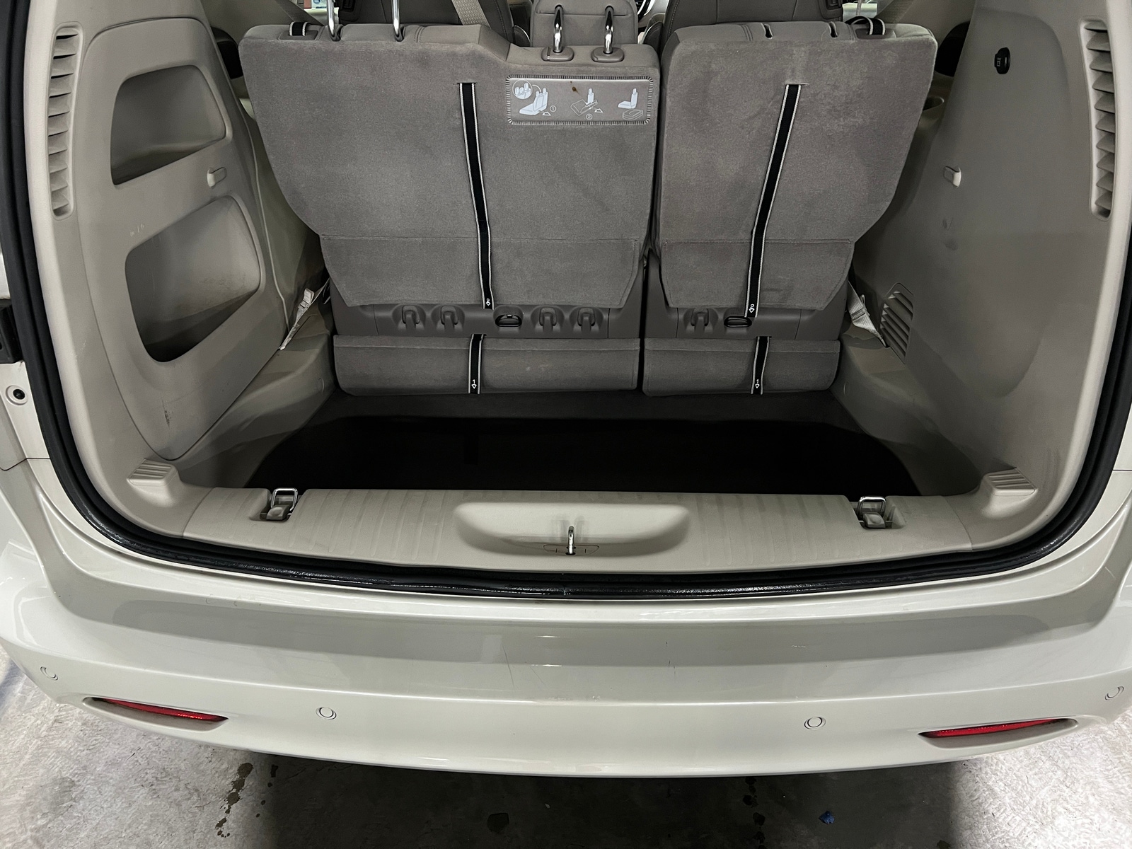 Thumbnail: 2017 Chrysler Pacifica - 7