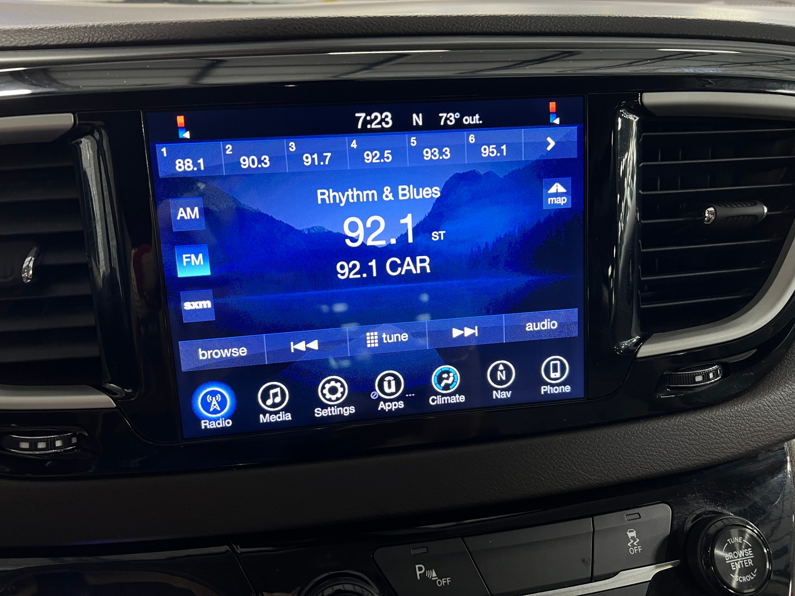 Thumbnail: 2017 Chrysler Pacifica - 4