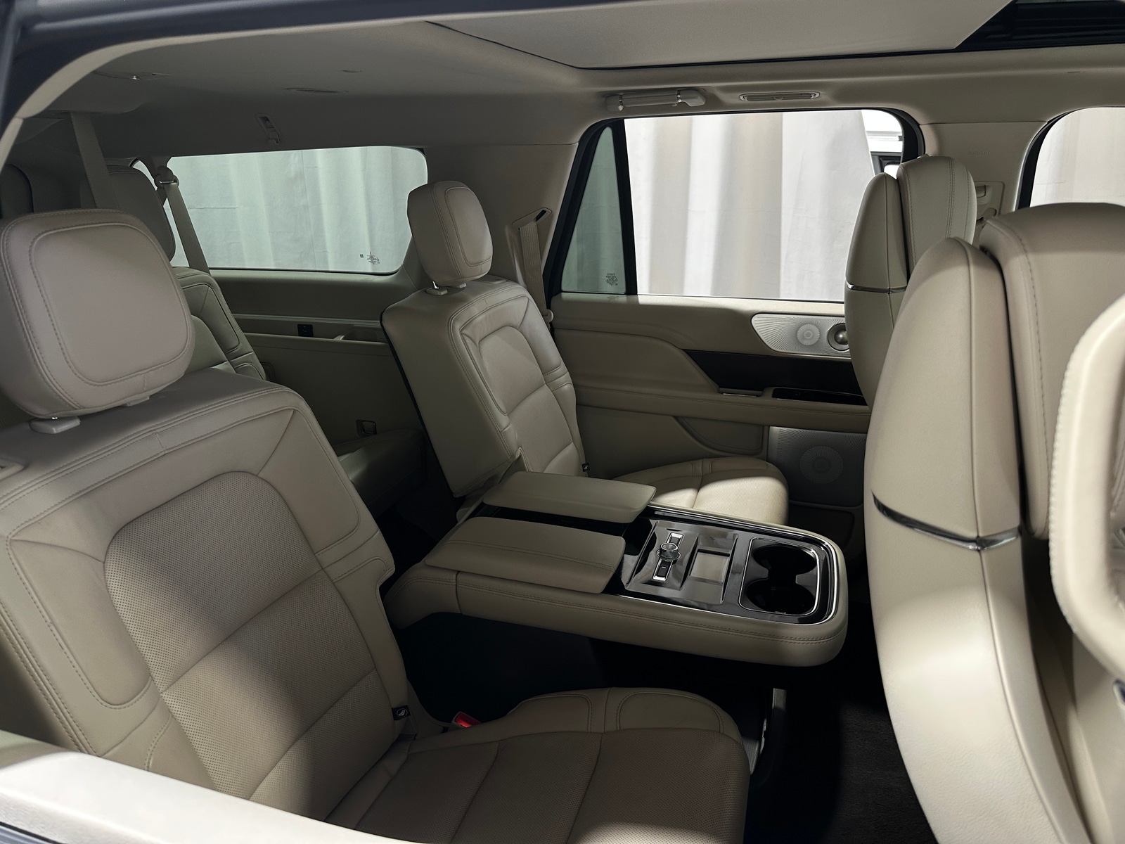 Thumbnail: 2021 Lincoln Navigator L - 5